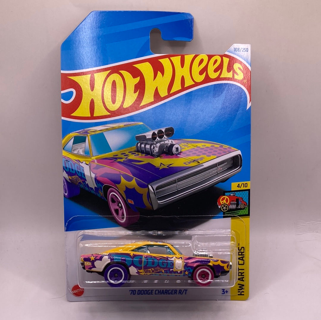 Hot Wheels 70 Dodge Charger R/T Diecast