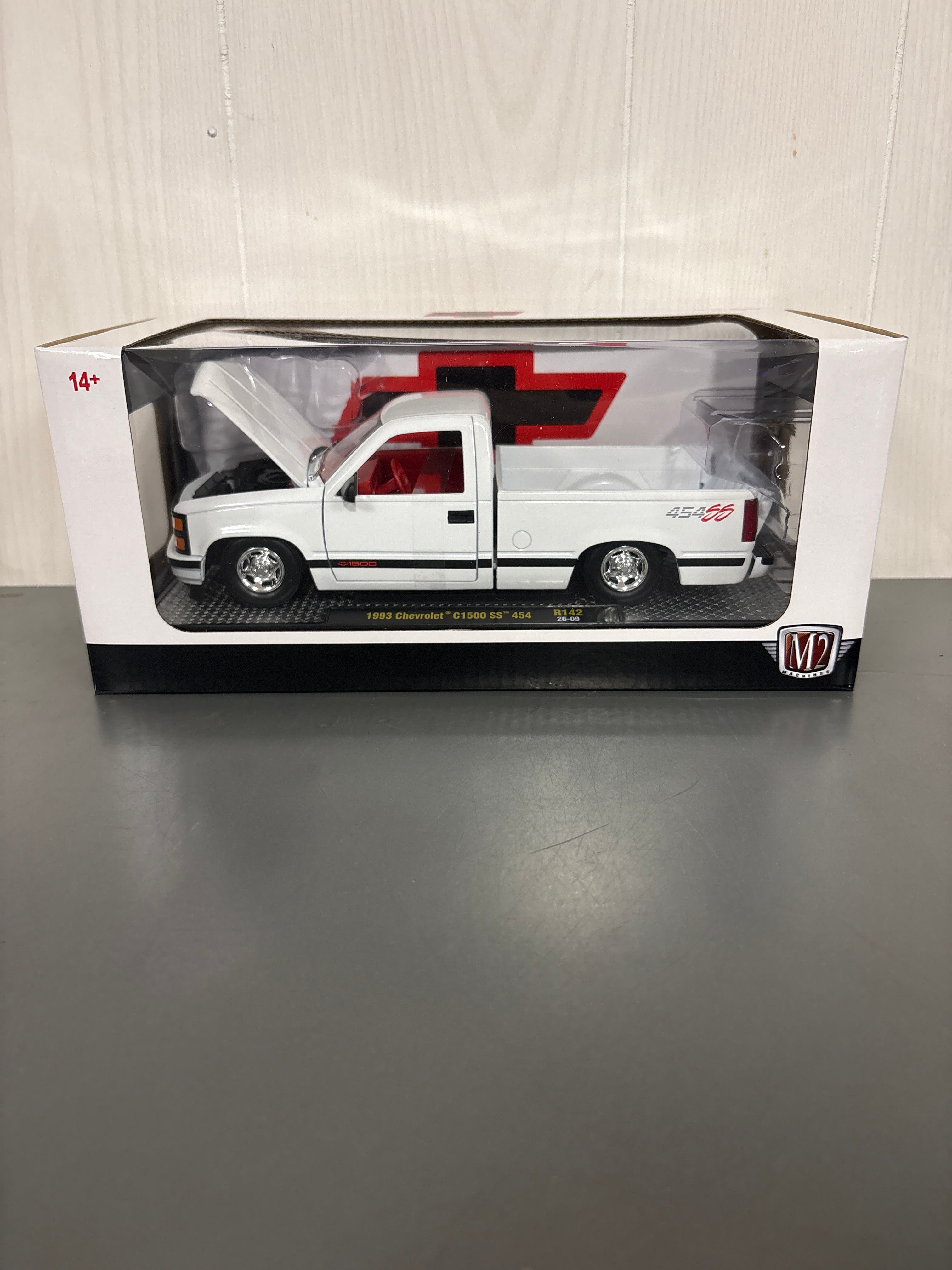 M2 1993 Chevrolet C1500 SS 454 Diecast white