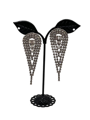 चमकदार आंसू बूंद बालियां