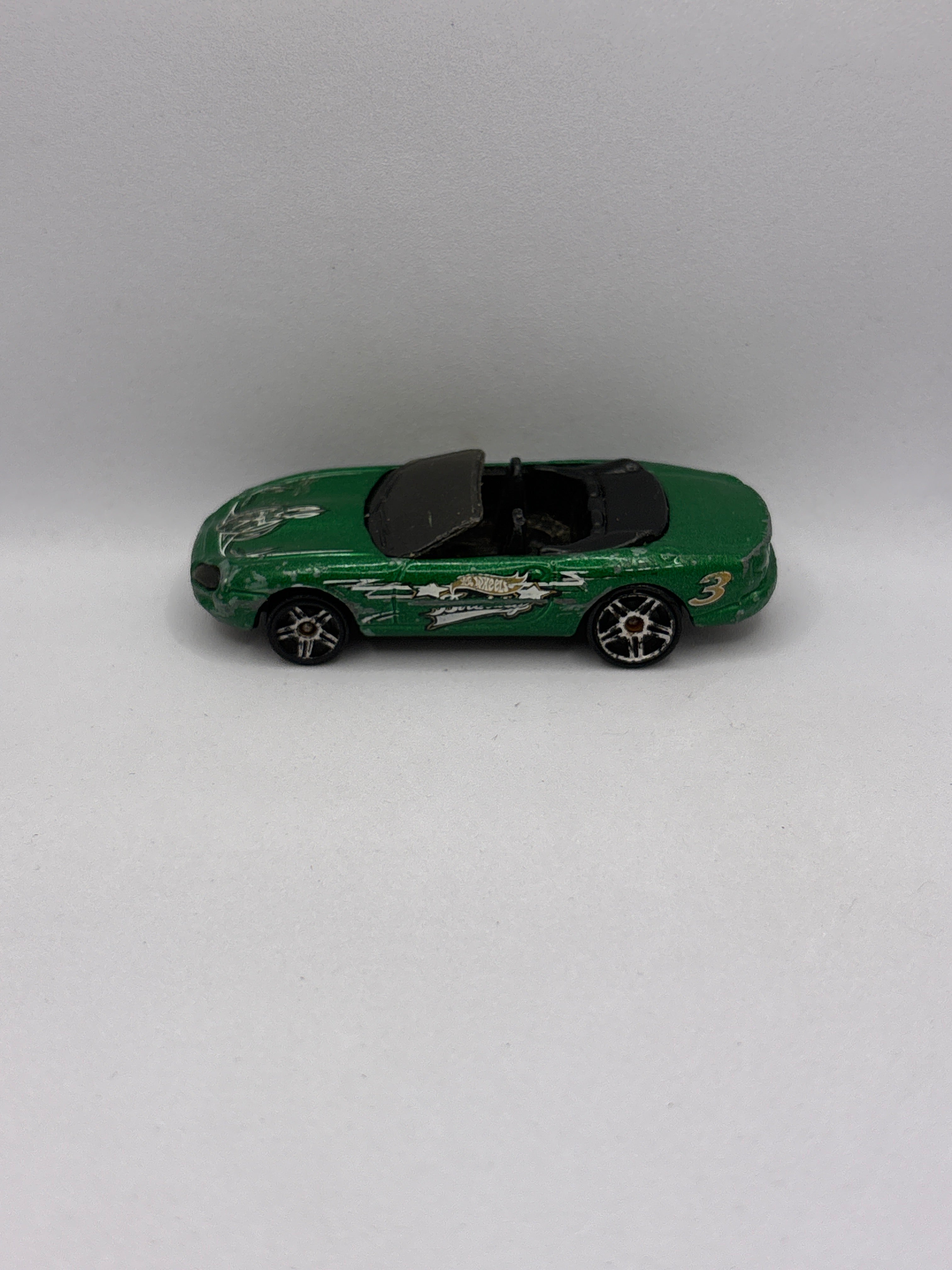 Hot Wheels Jaguar XK-8 Diecast