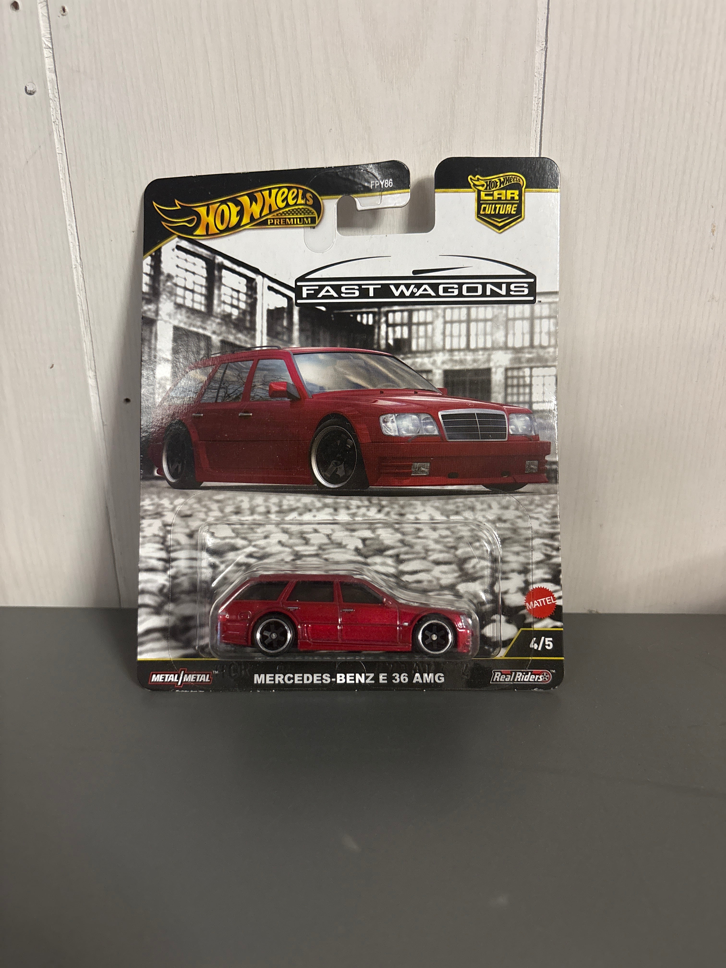 Hot Wheels Mercedes-Benz E 36 AMG Diecast red