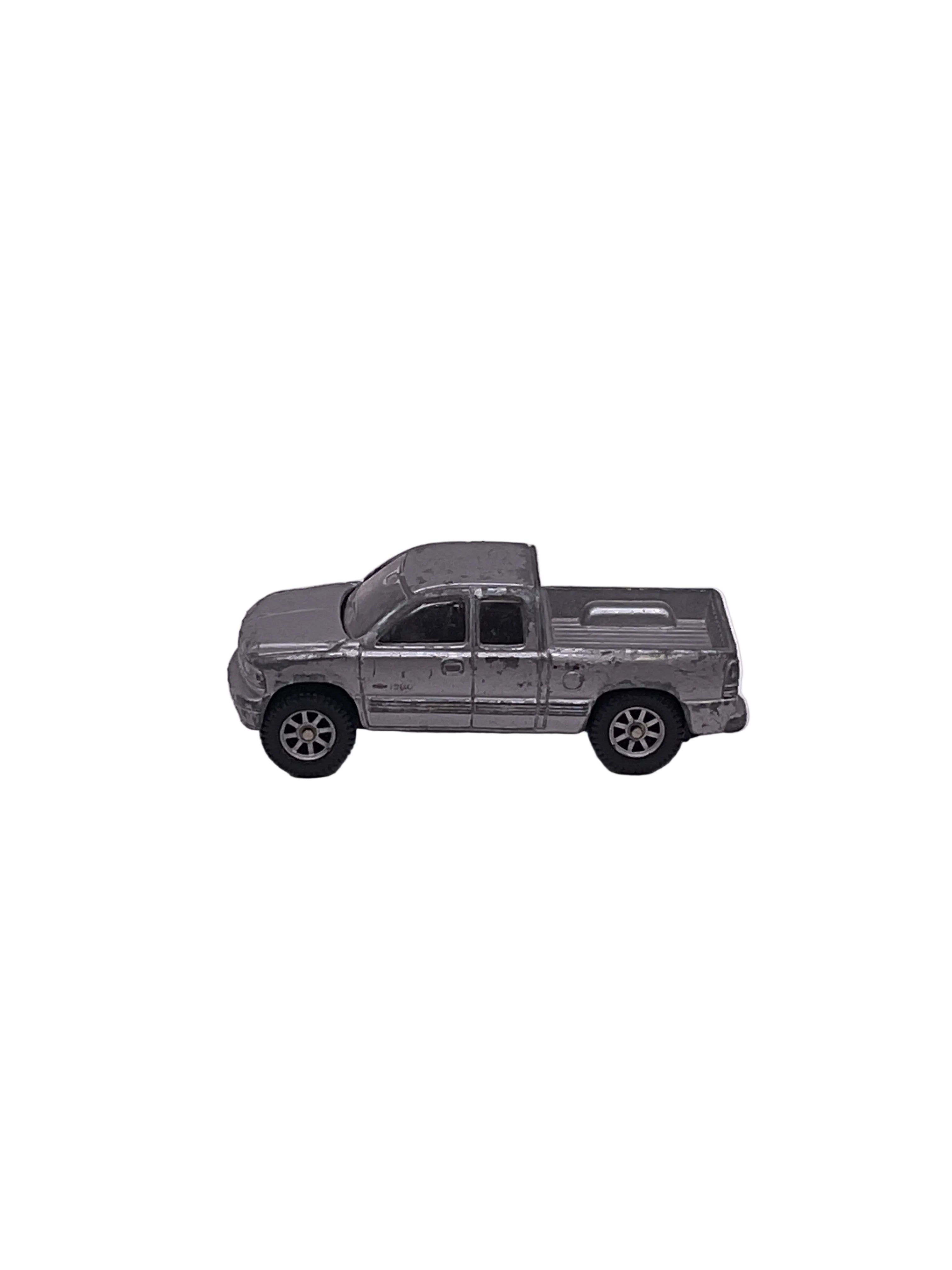 Maisto Chevrolet Silverado 1500 Extended Cab Diecast Silver