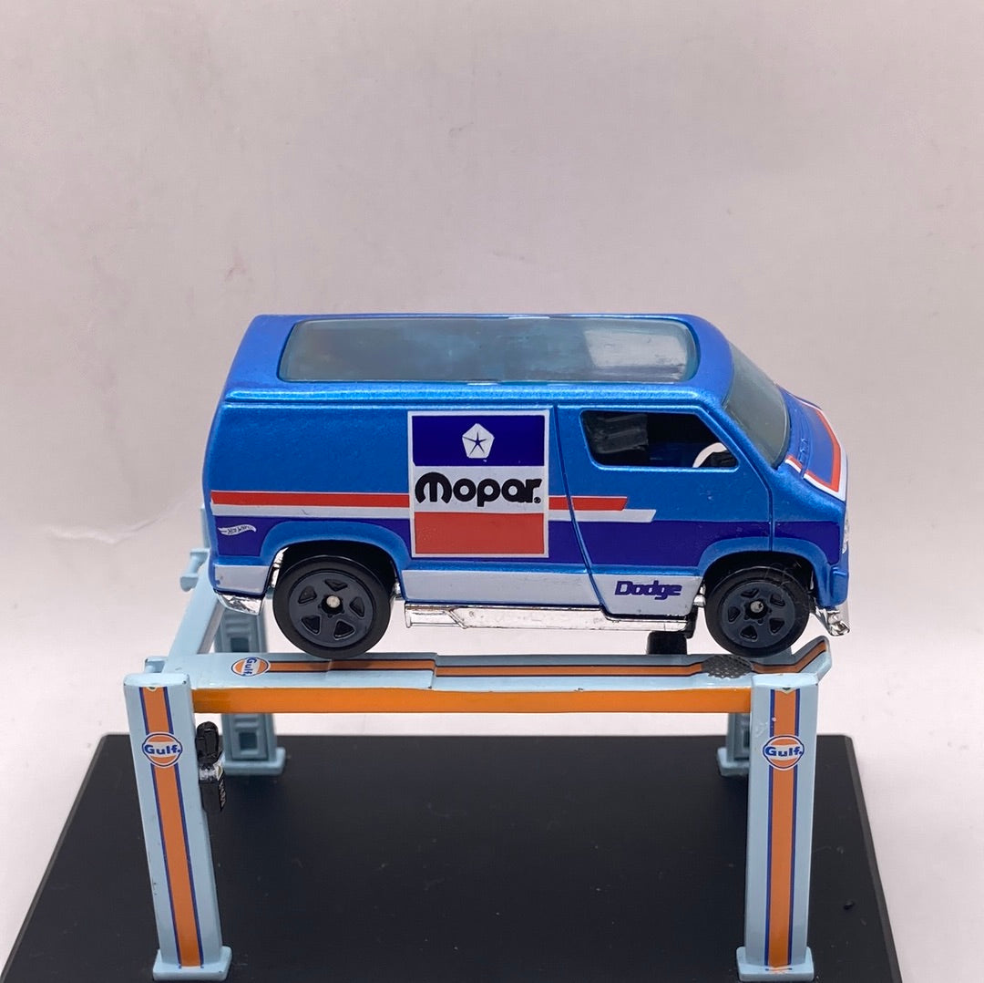 Hot Wheels Custom 77 Dodge Van Diecast