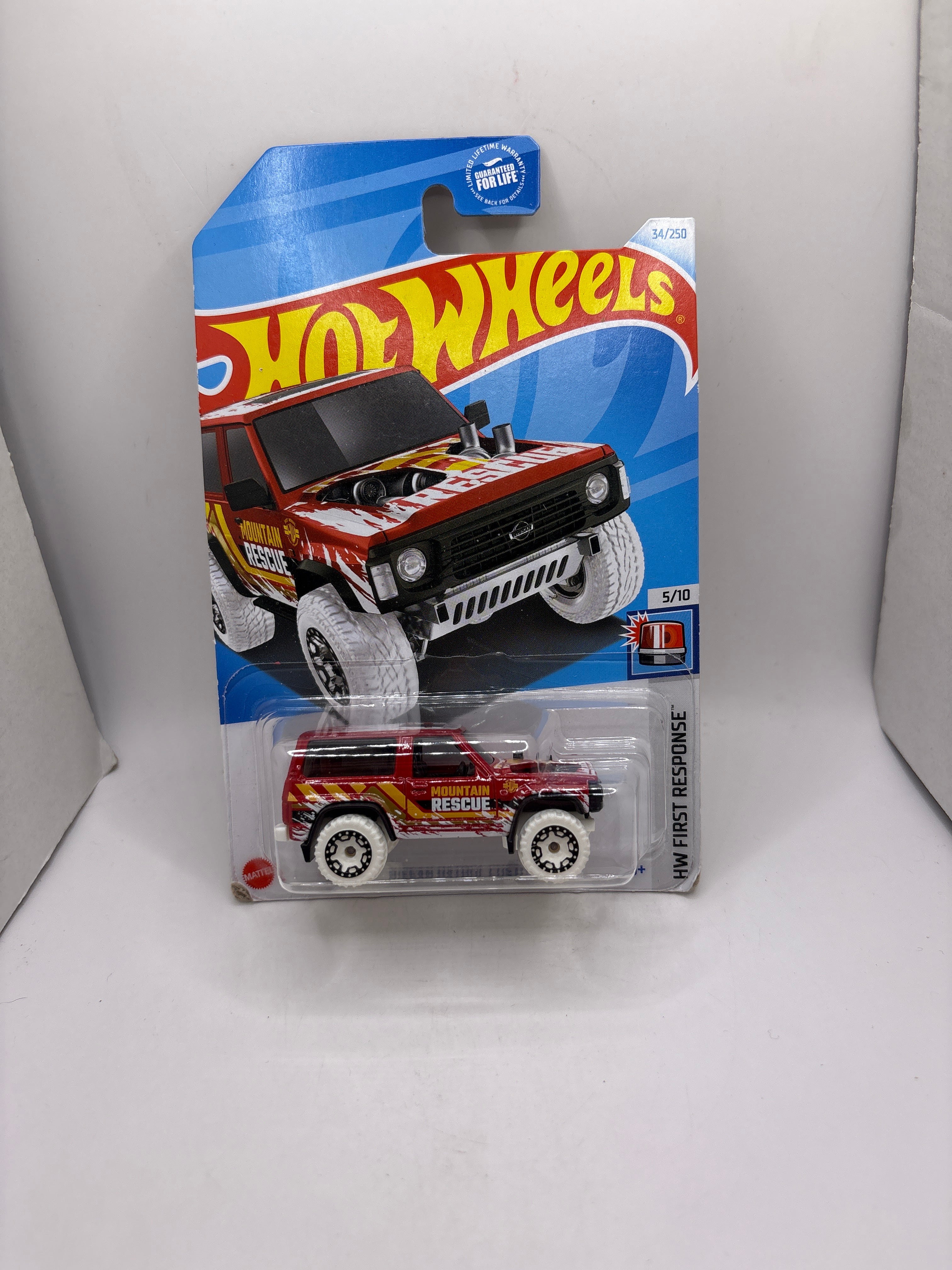 Hot Wheels Nissan Patrol Custom Diecast red