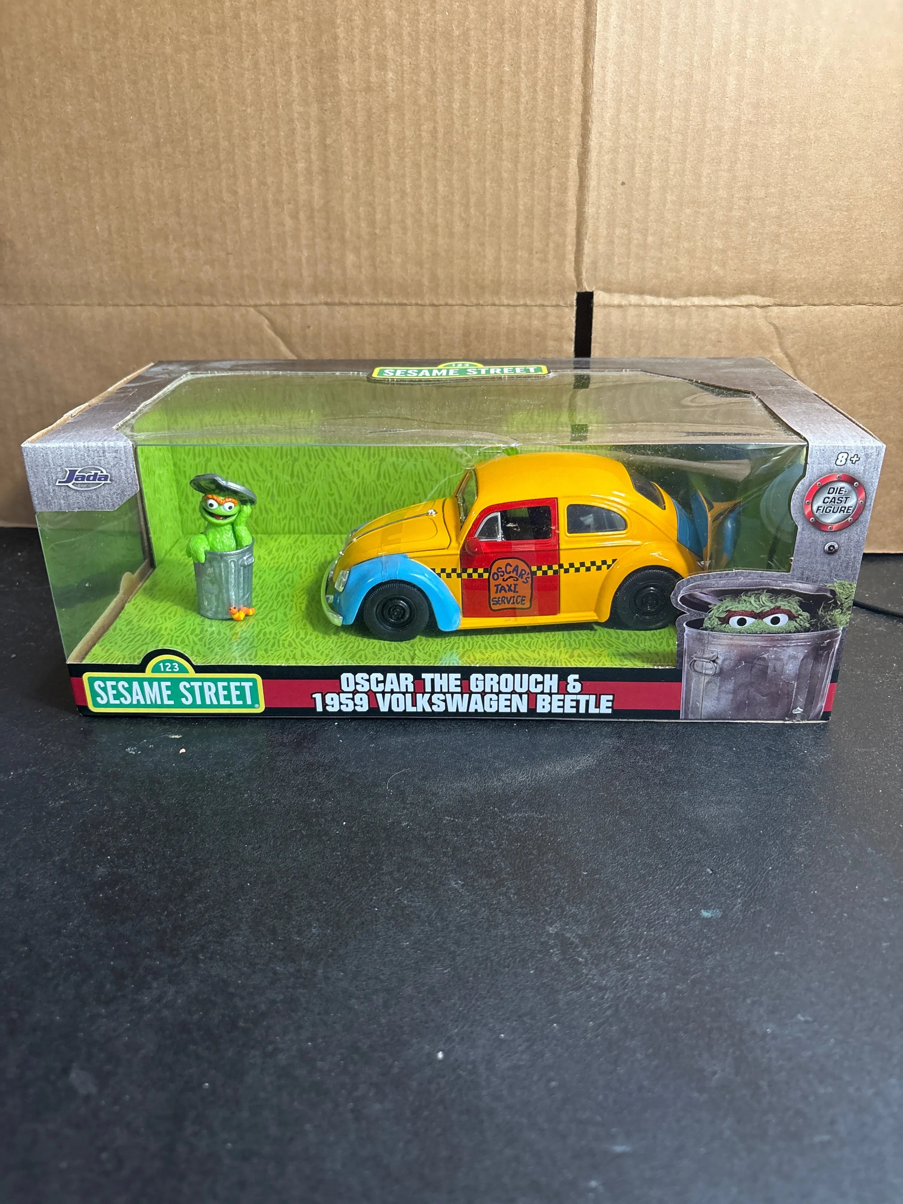 Jada Oscar The Grouch & 1959 Volkswagen Beetle Diecast