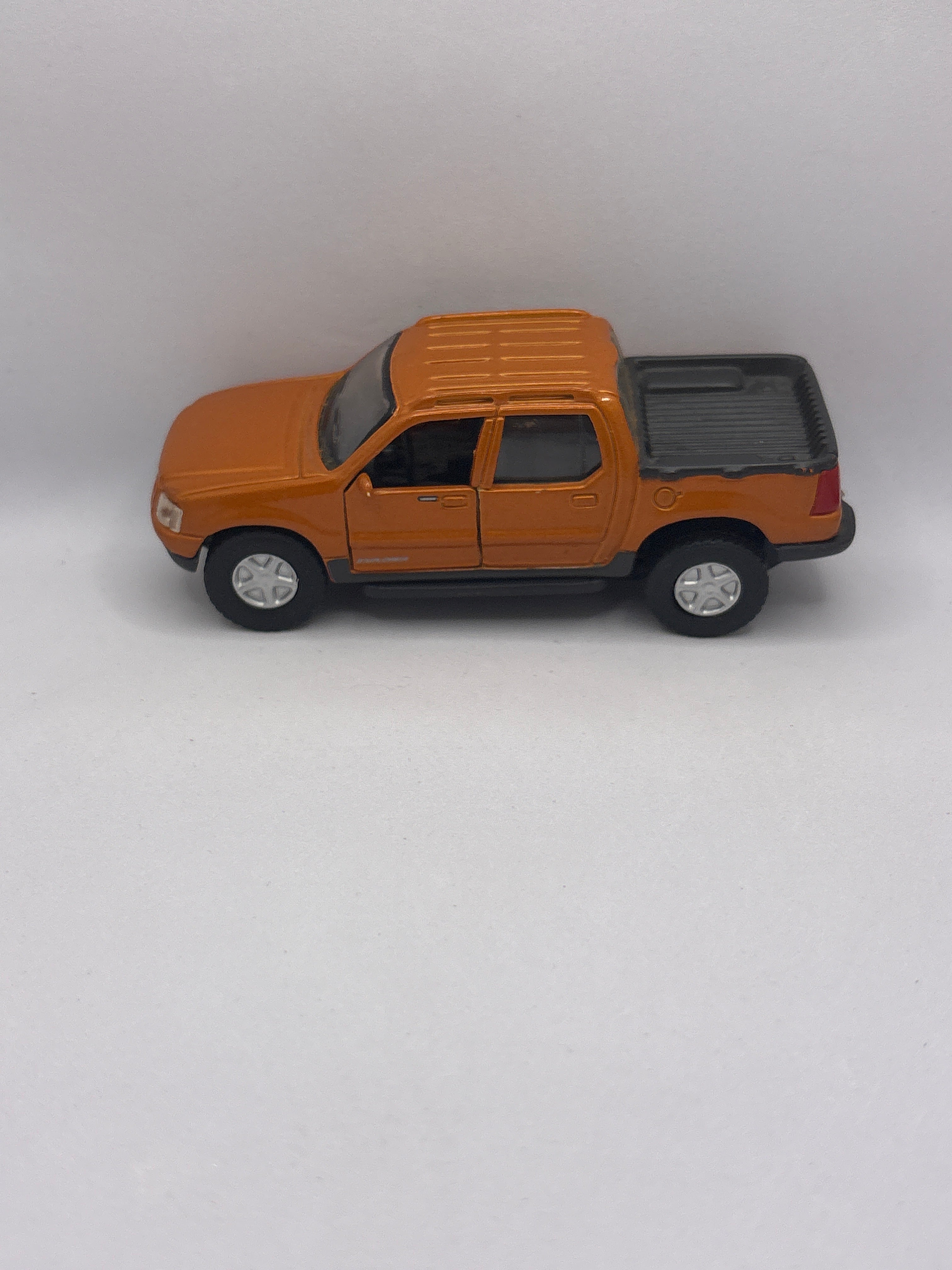 Maisto Ford Sport Trac Diecast