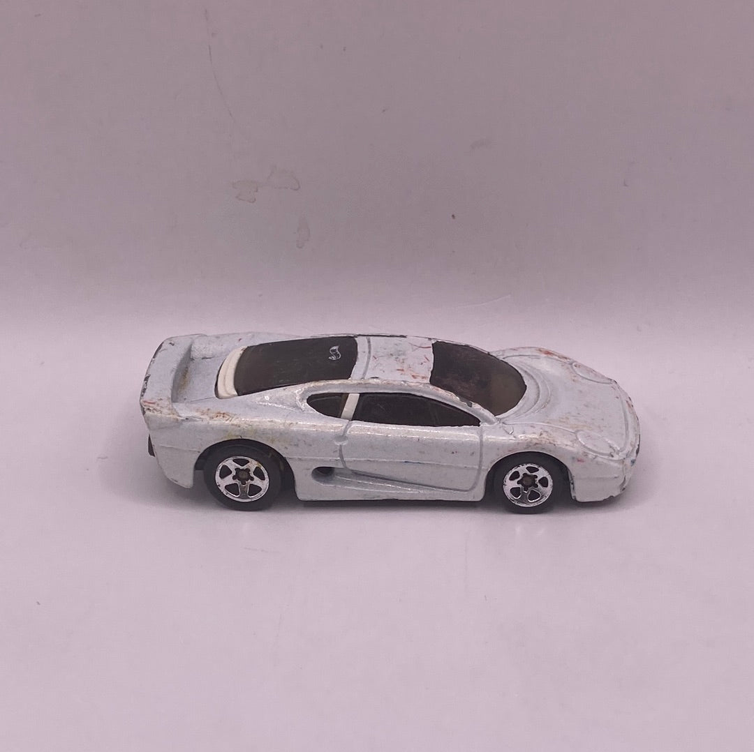 Hot Wheels Jaguar XJ220 Diecast