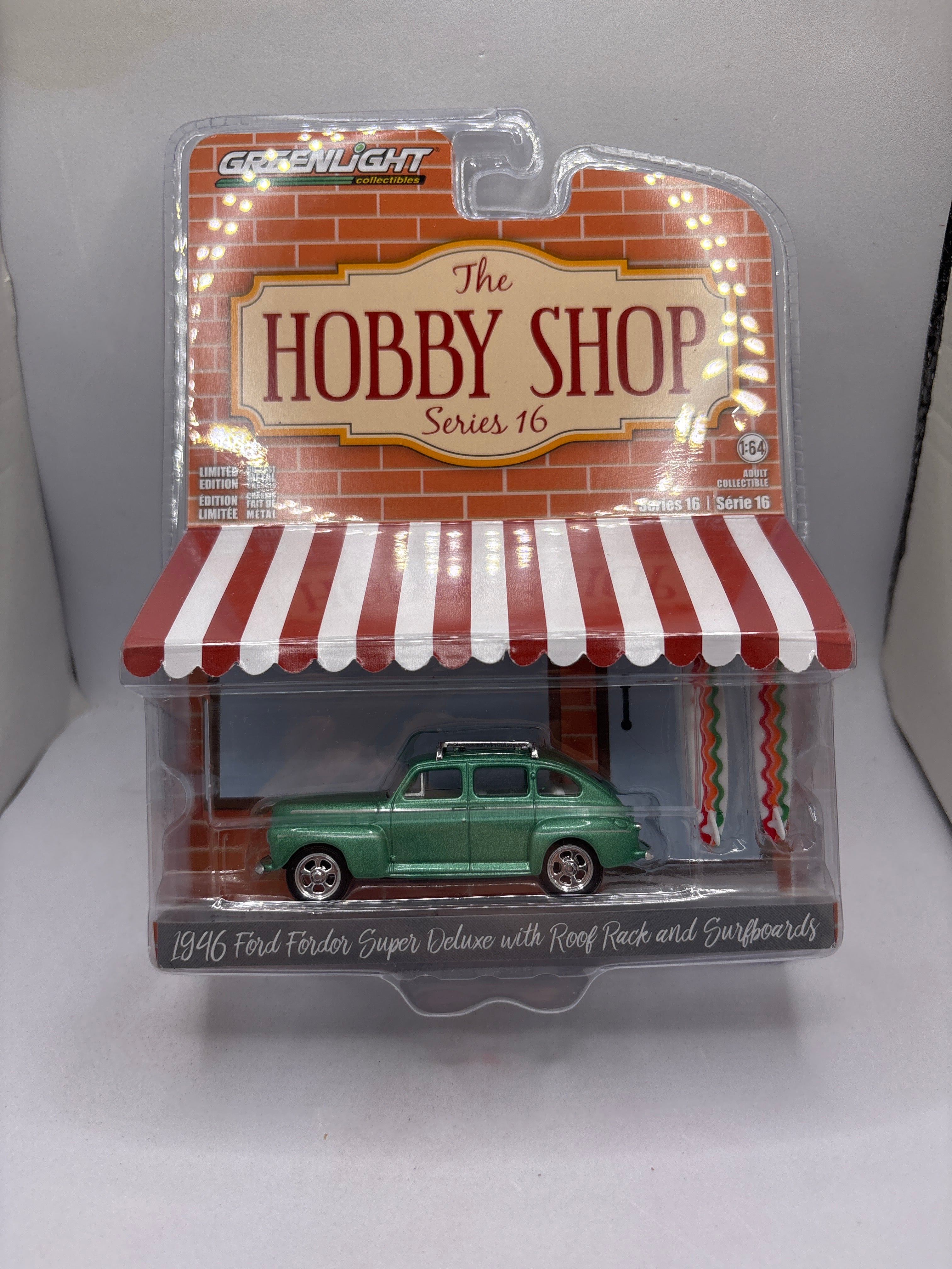 Greenlight 1946 Ford Fordor Super Deluxe With Roof Racks And Surfboards Diecast