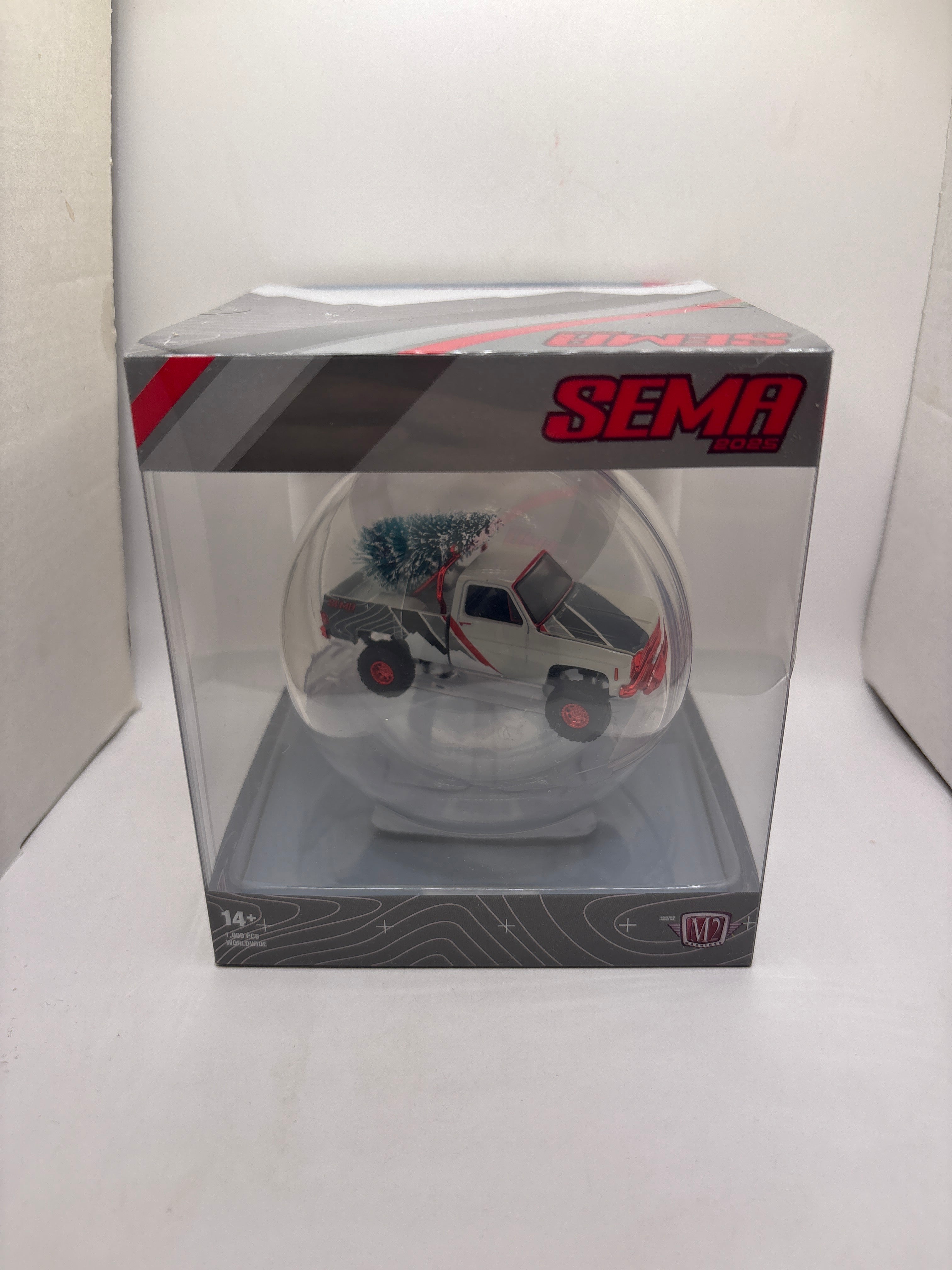 M2 1973 Chevrolet Cheyenne Super 10 4x4 Diecast white