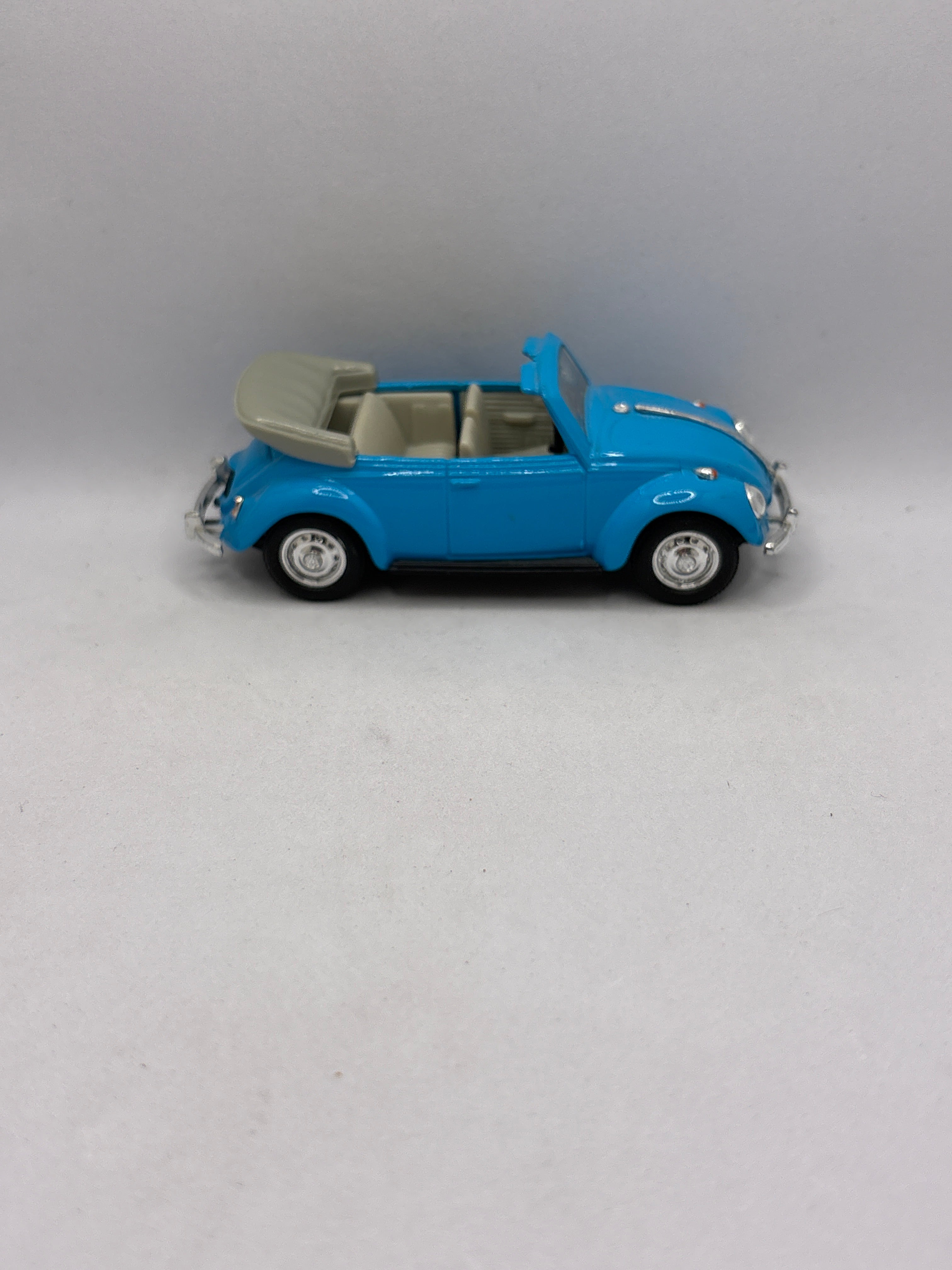 Road Signature Volkswagen Beetle Diecast