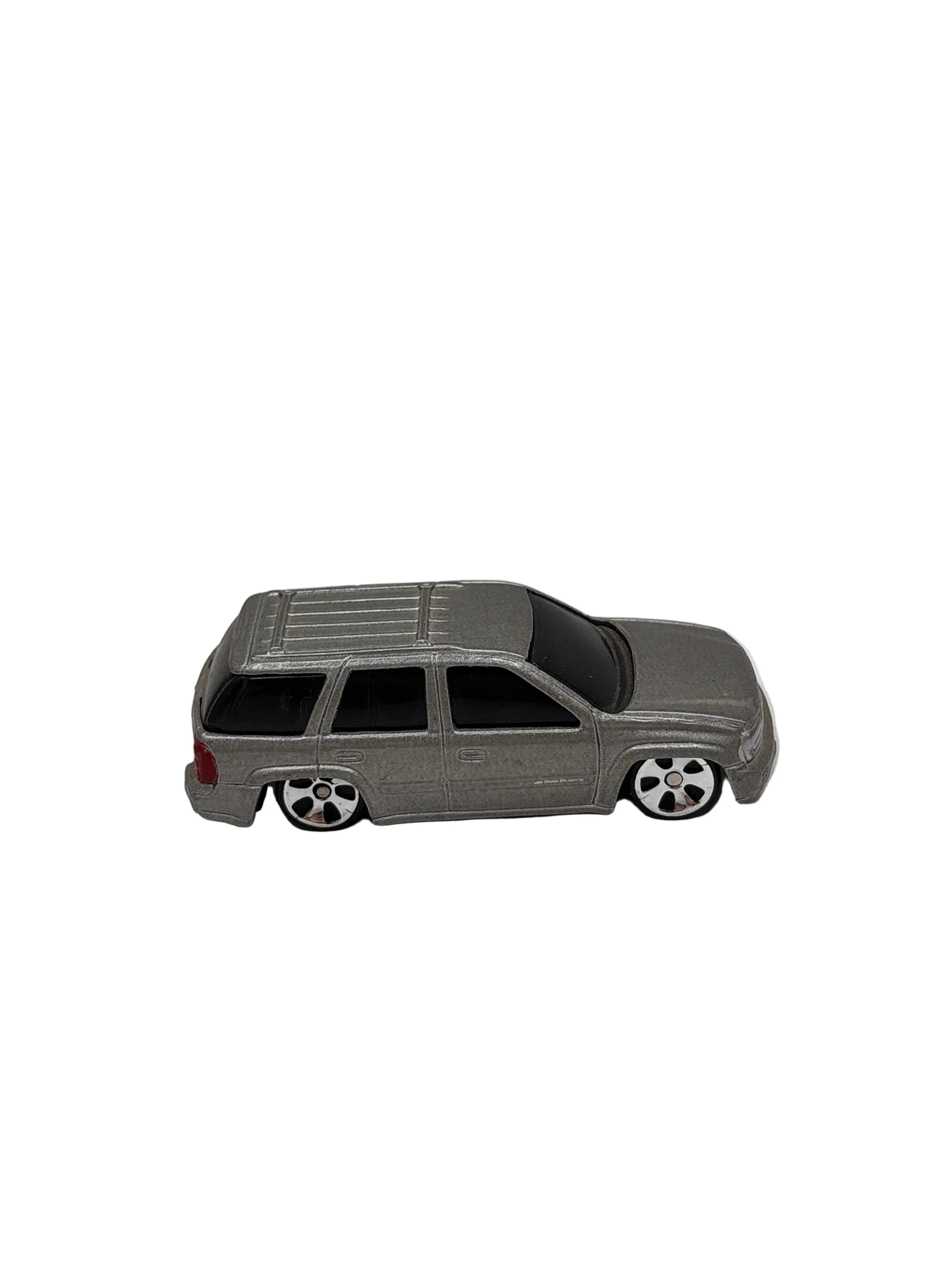 Maisto 2002 Chevrolet Trailblazer Diecast