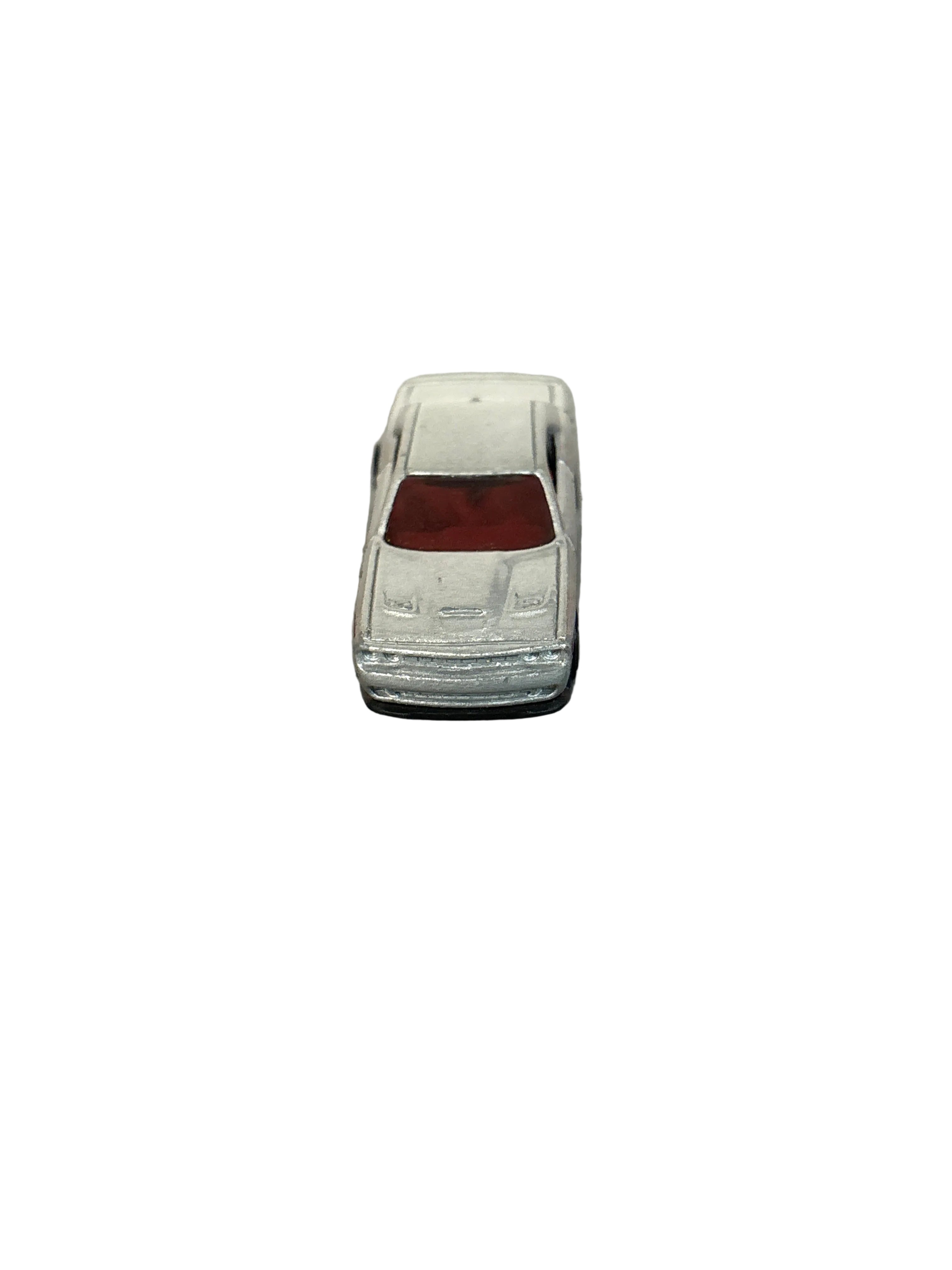 Hot Wheels 15 Dodge Challenger SRT Diecast