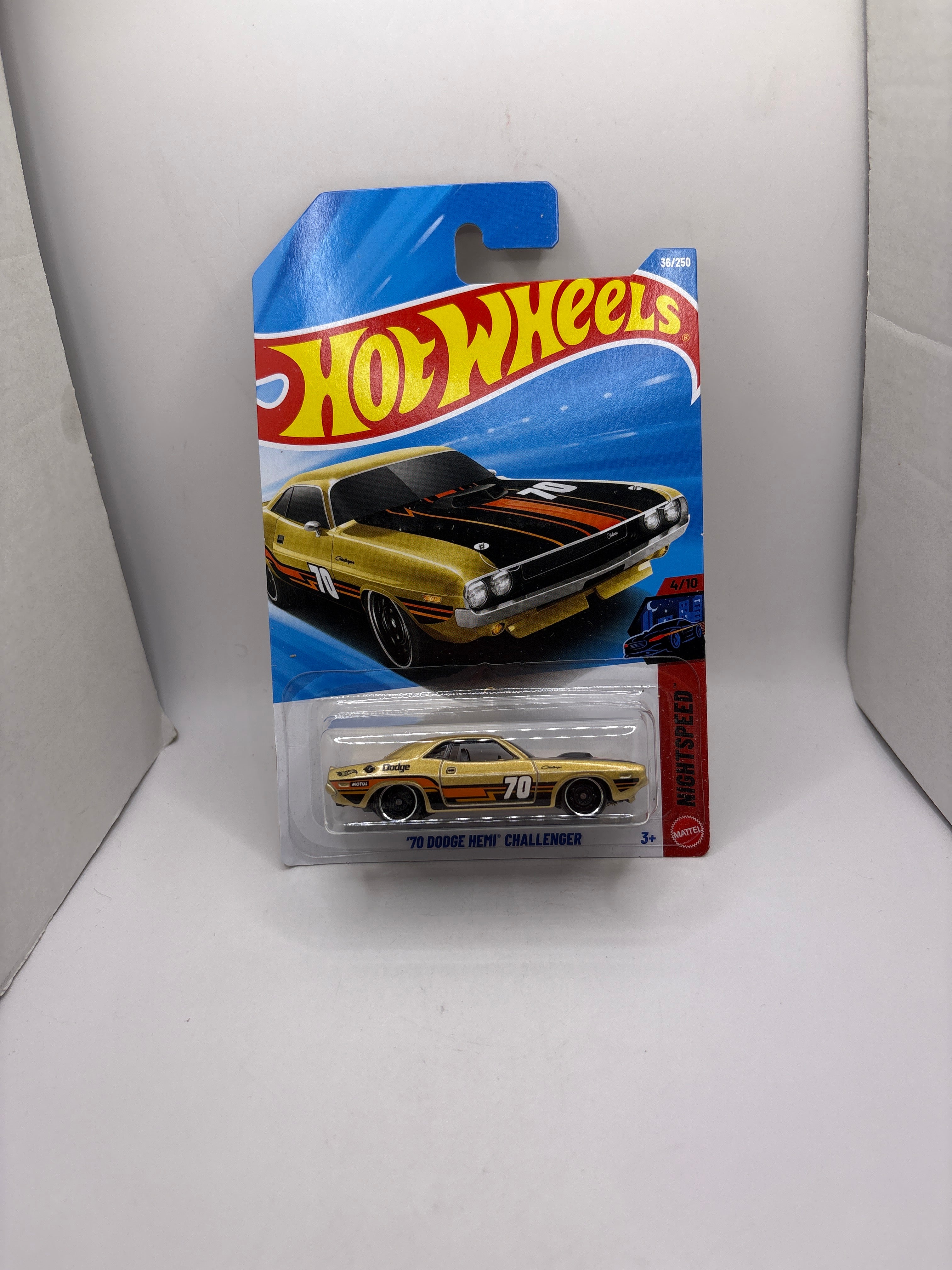 Hot Wheels 70 Dodge HEMI Challenger Diecast gold