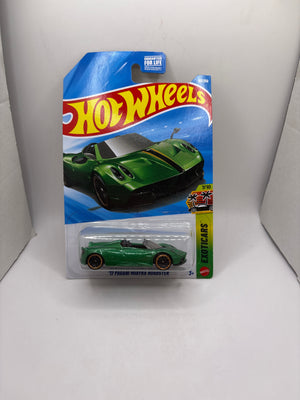 Hot Wheels 17 Pagani Huayra Roadster Diecast green
