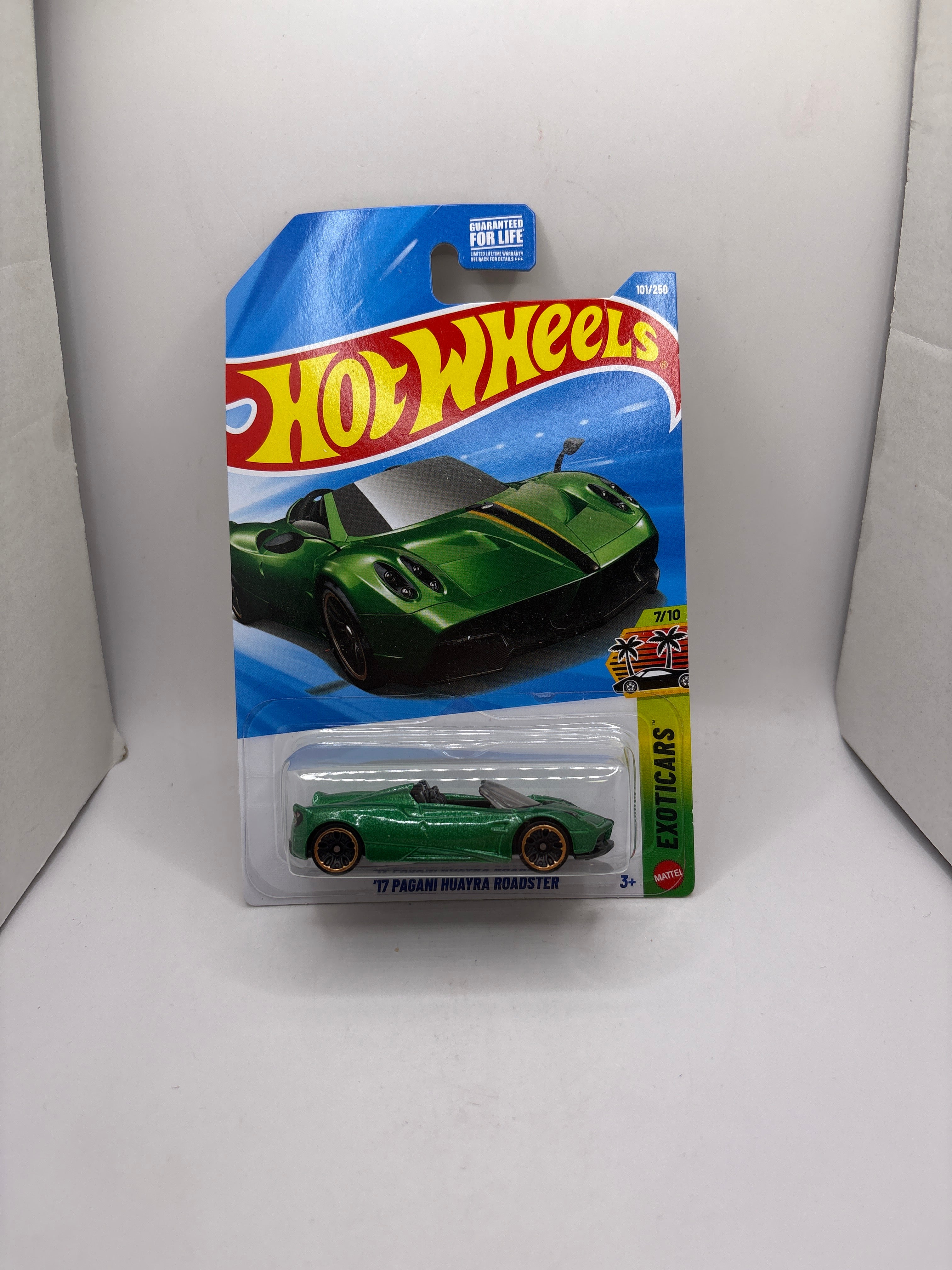 Hot Wheels 17 Pagani Huayra Roadster Diecast green