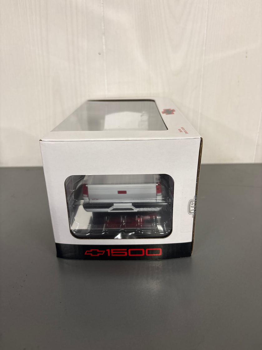 M2 1993 Chevrolet C1500 SS 454 Diecast white