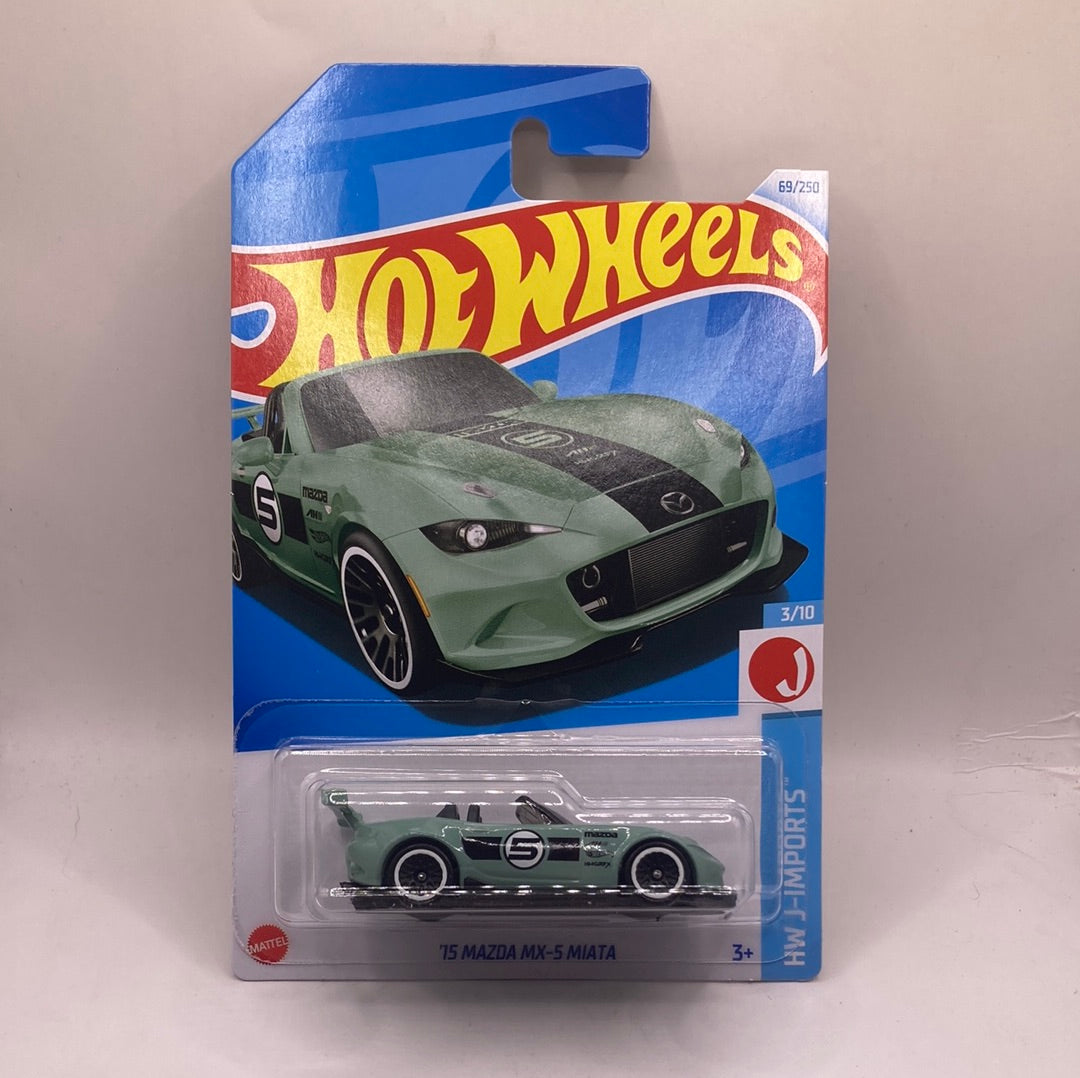 Hot Wheels 15 Mazda MX-5 Miata Diecast