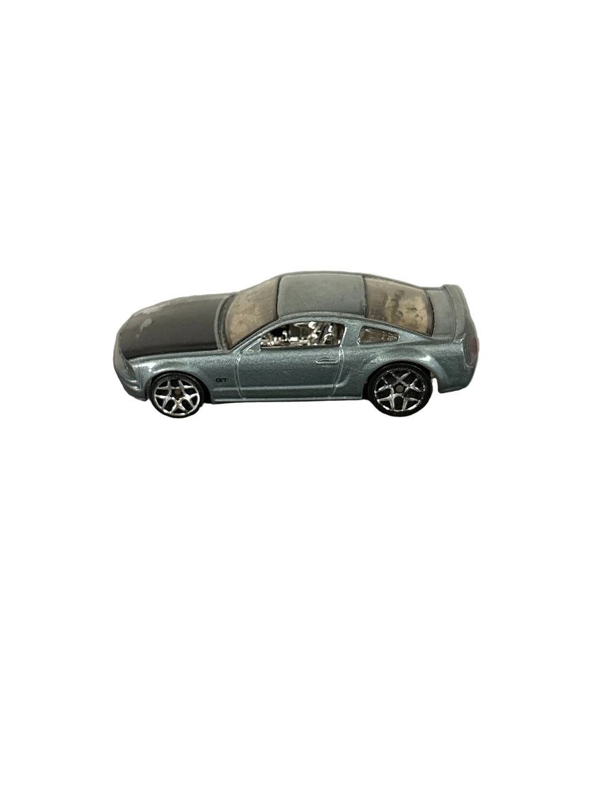 Hot Wheels 2005 Ford Mustang GT Diecast