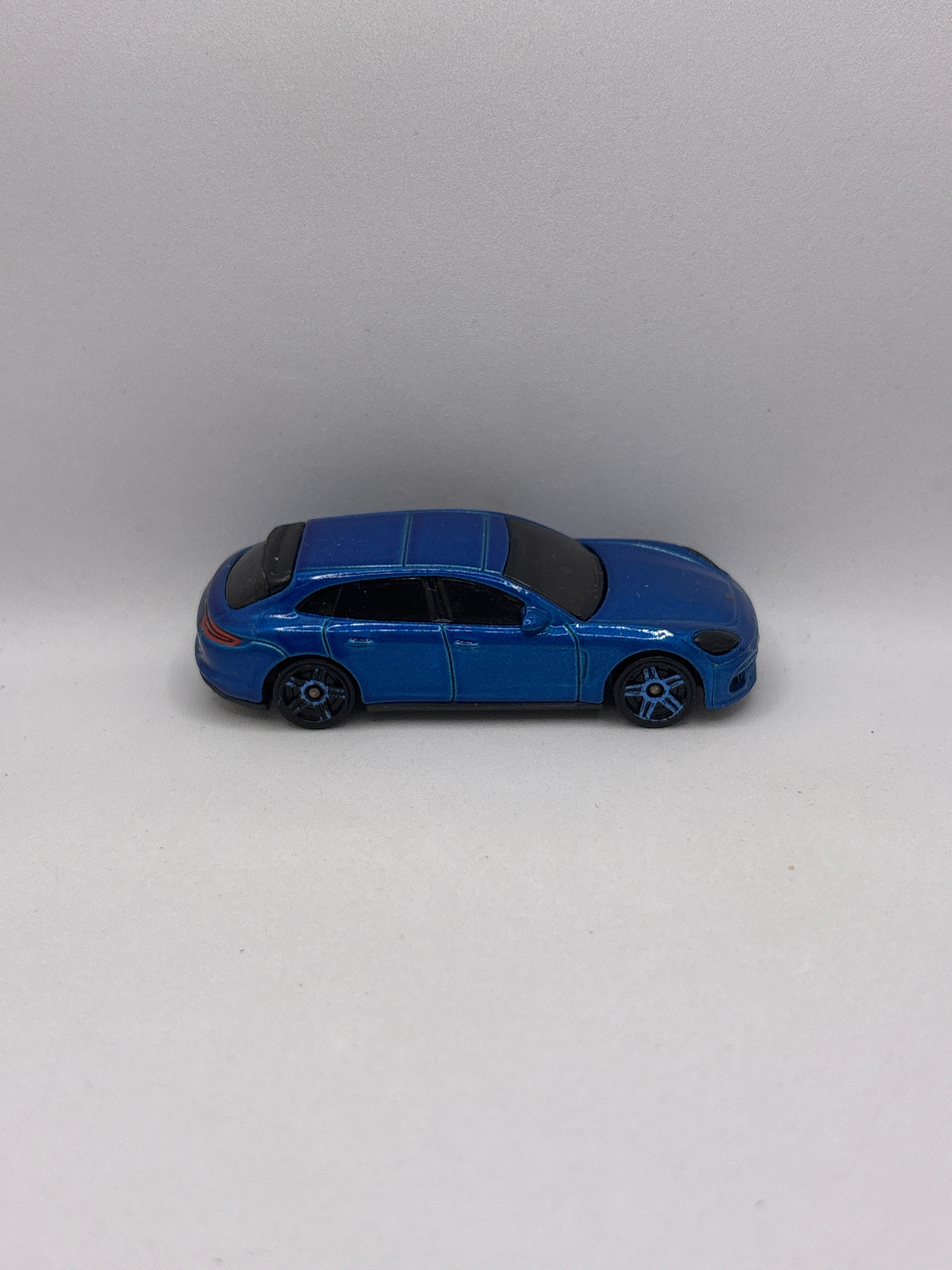 Hot Wheels Porsche Panamera Turbo S E-Hybrid Sport Turismo Diecast