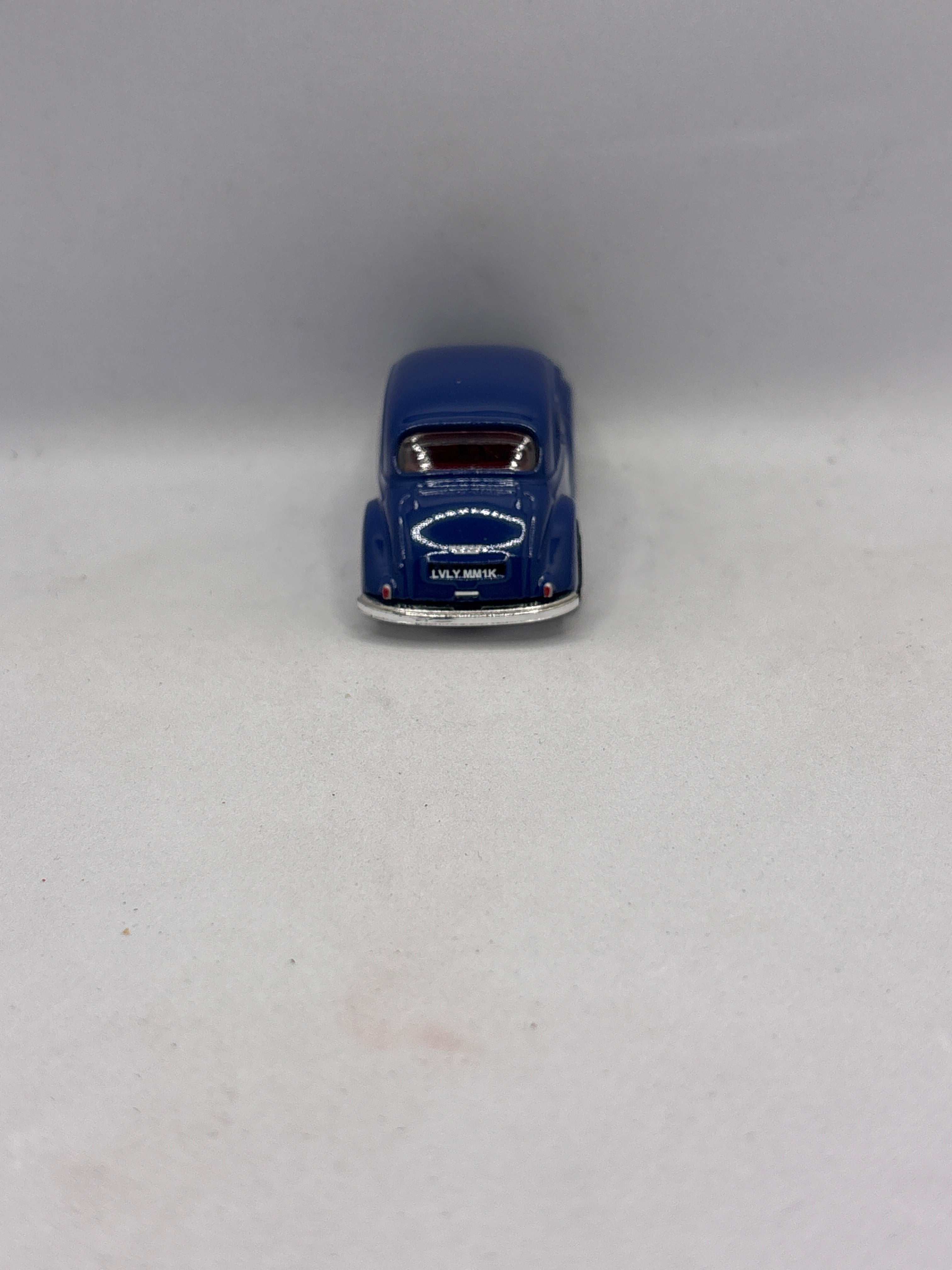 Matchbox Morris Minor Saloon Diecast