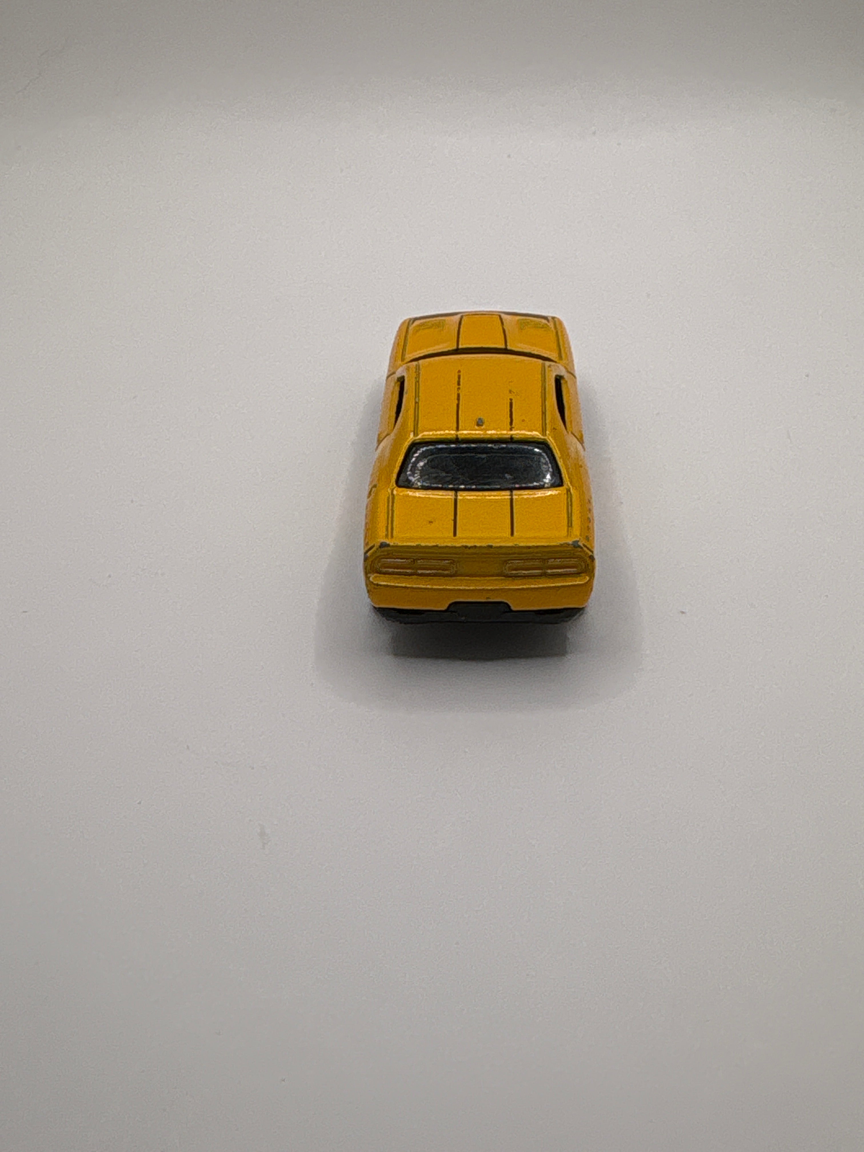 Hot Wheels 15 Dodge Challenger SRT Diecast