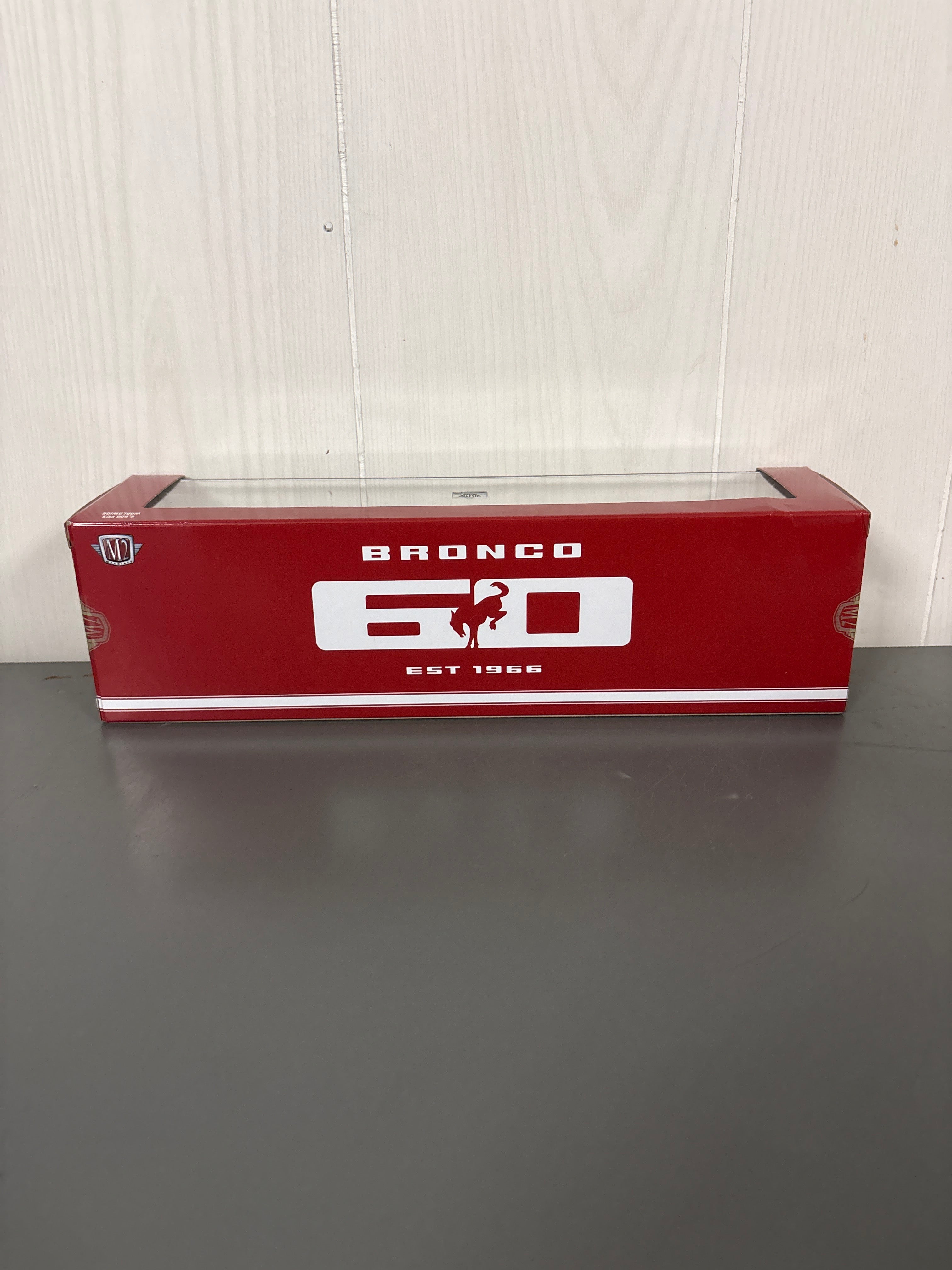 M2 1987 Ford F-350 Truck & 1966 Ford Bronco Diecast