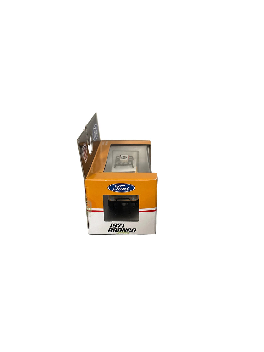 M2 1971 Ford Bronco Diecast orange