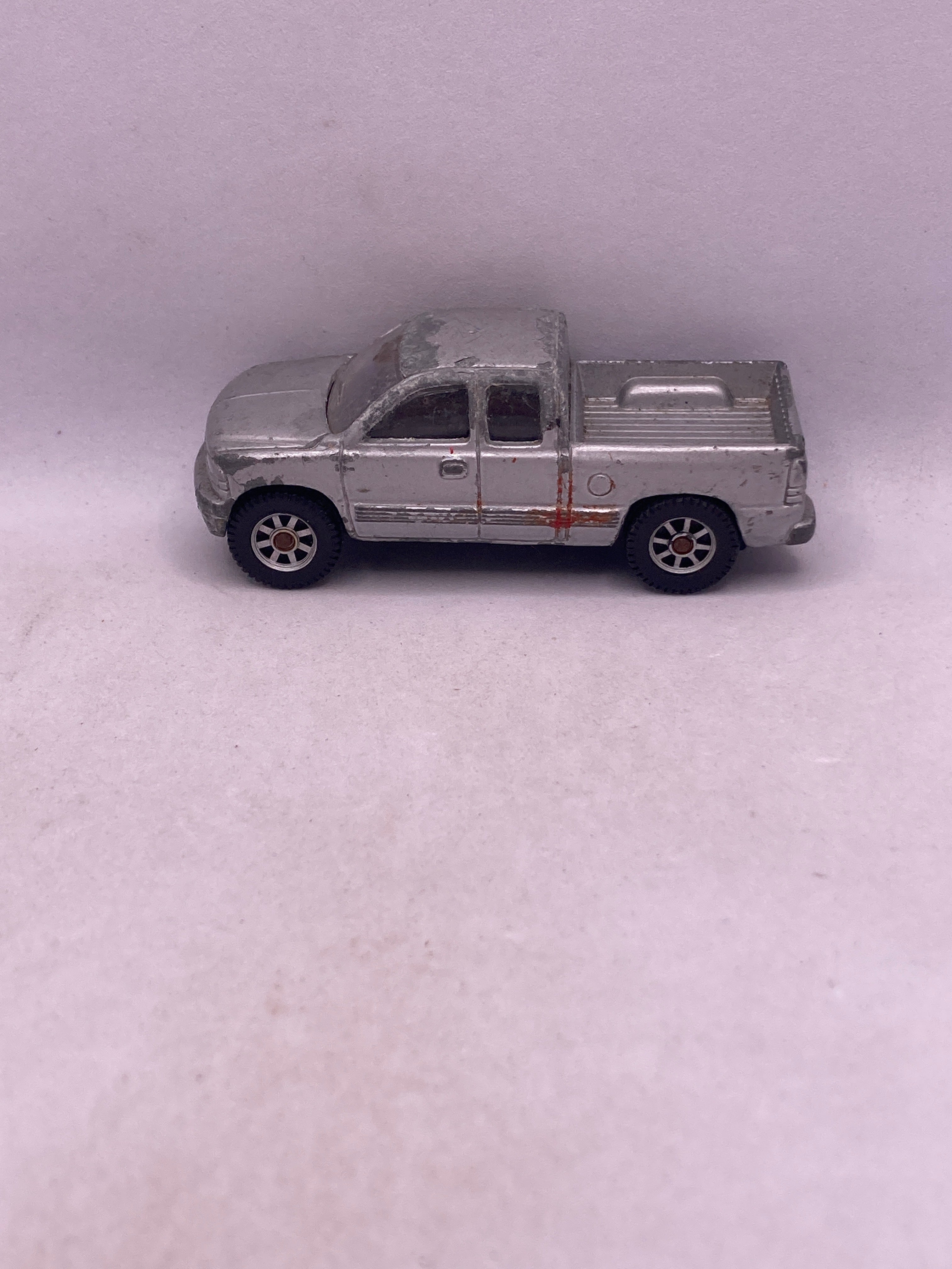 Maisto Chevy Silverado Diecast