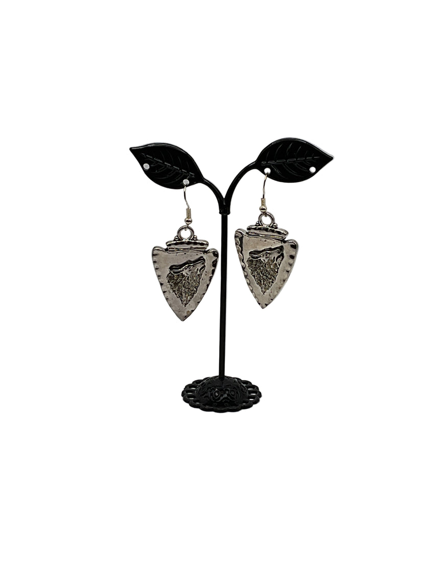 चाँदी के तीर की नोक वाली बालियाँ