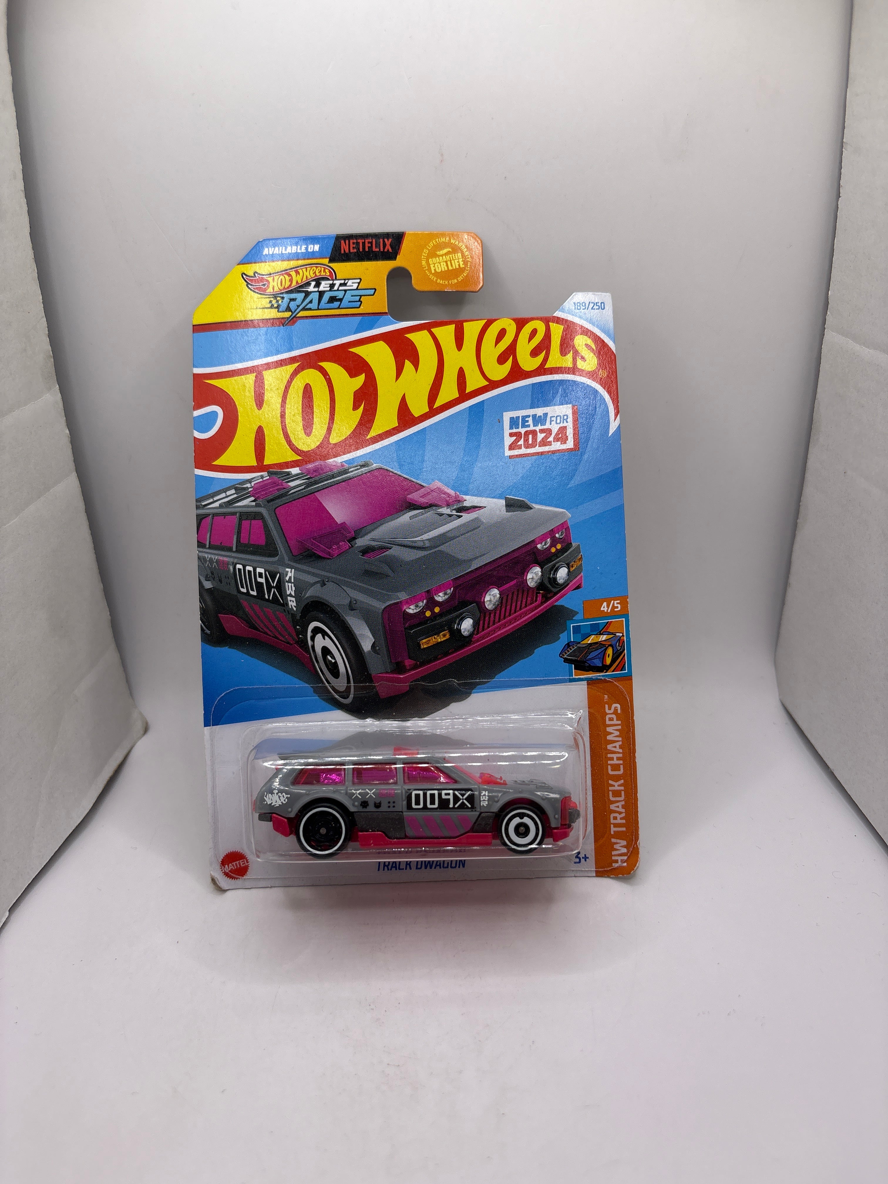 Hot Wheels Track Dwagon Diecast