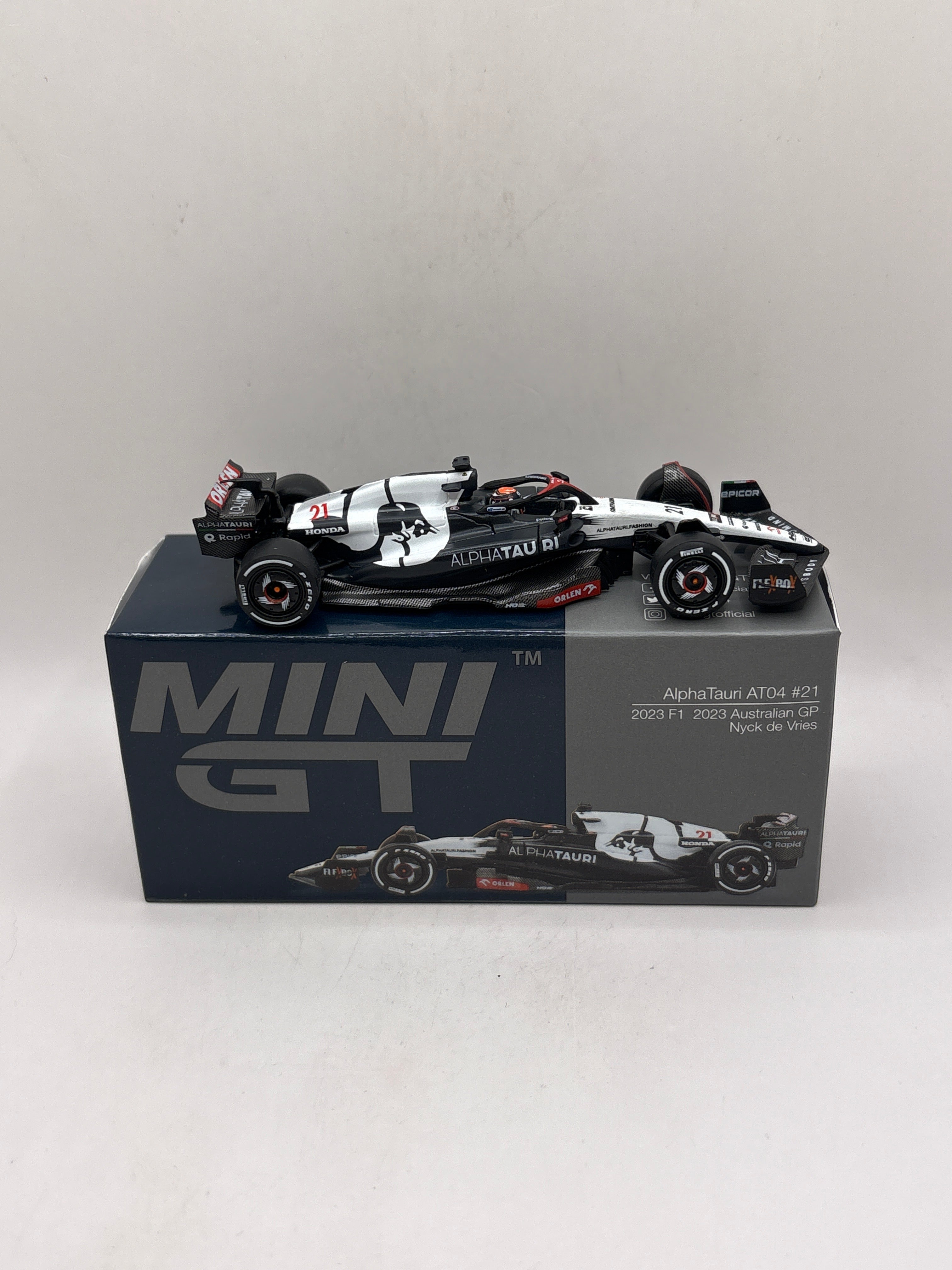 Mini GT AlphaTauri AT04 #21 Diecast multi color