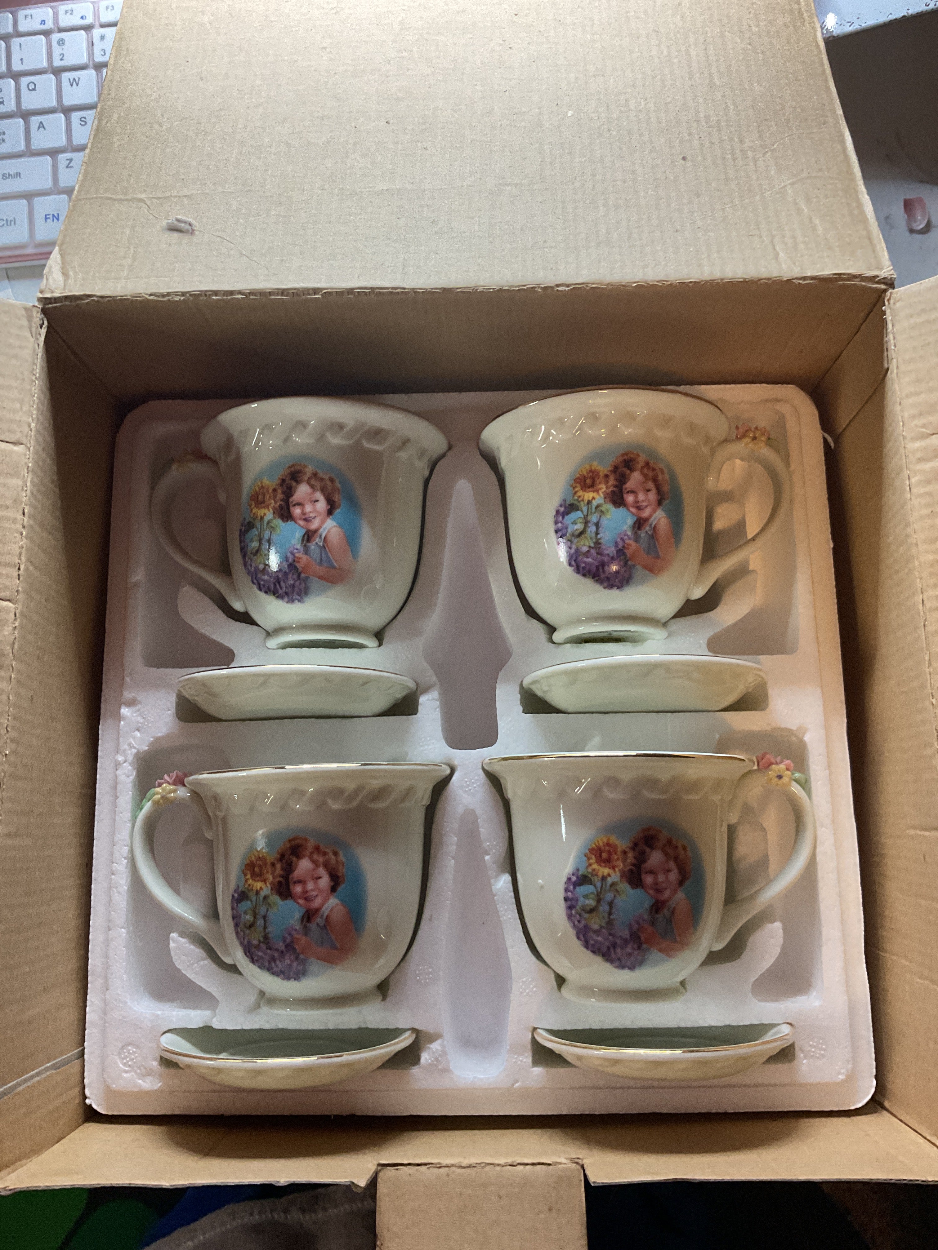 Shirley Temple 4 Cup And Saucer Set