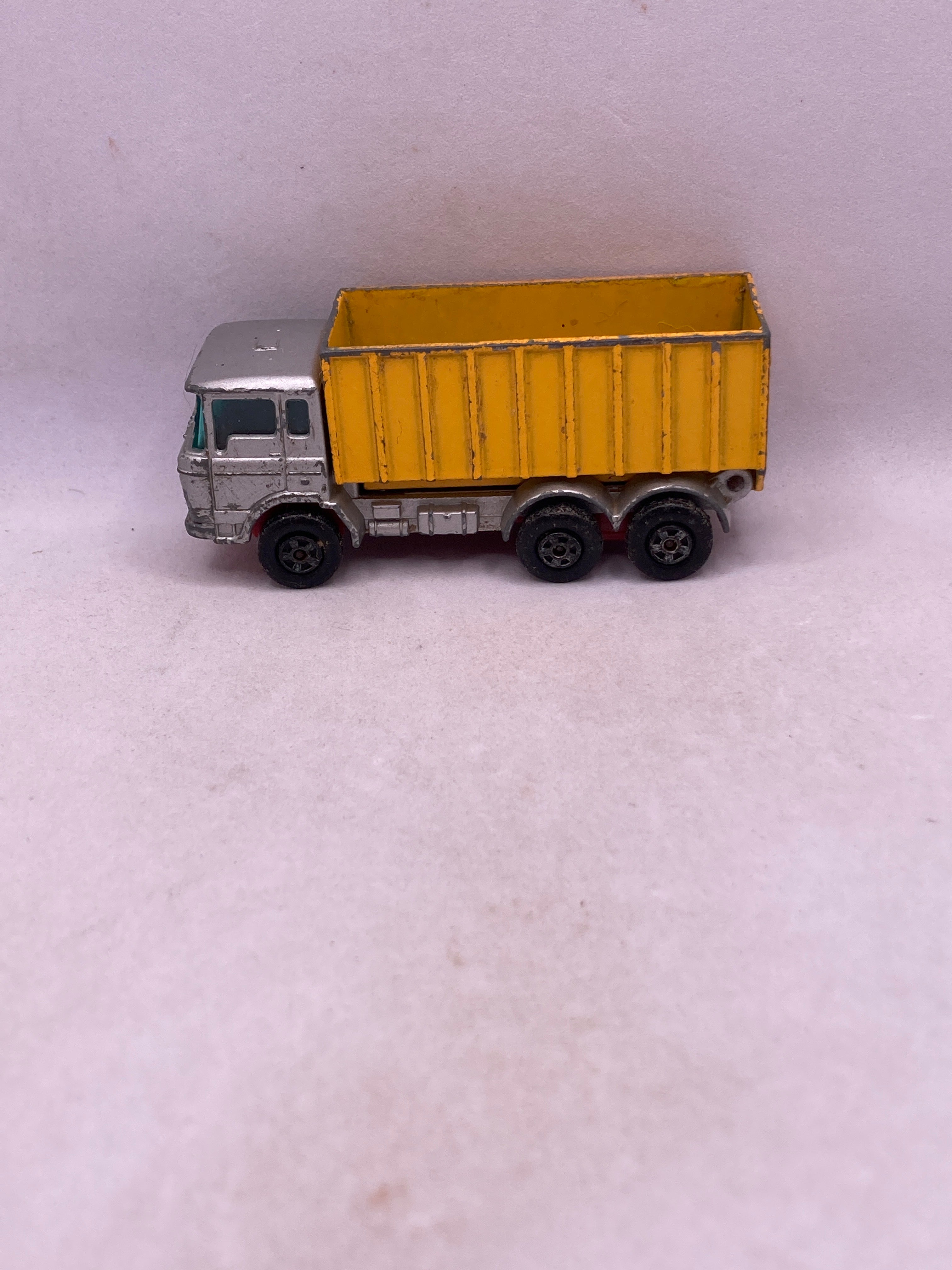 Matchbox Tipper Container Truck Diecast