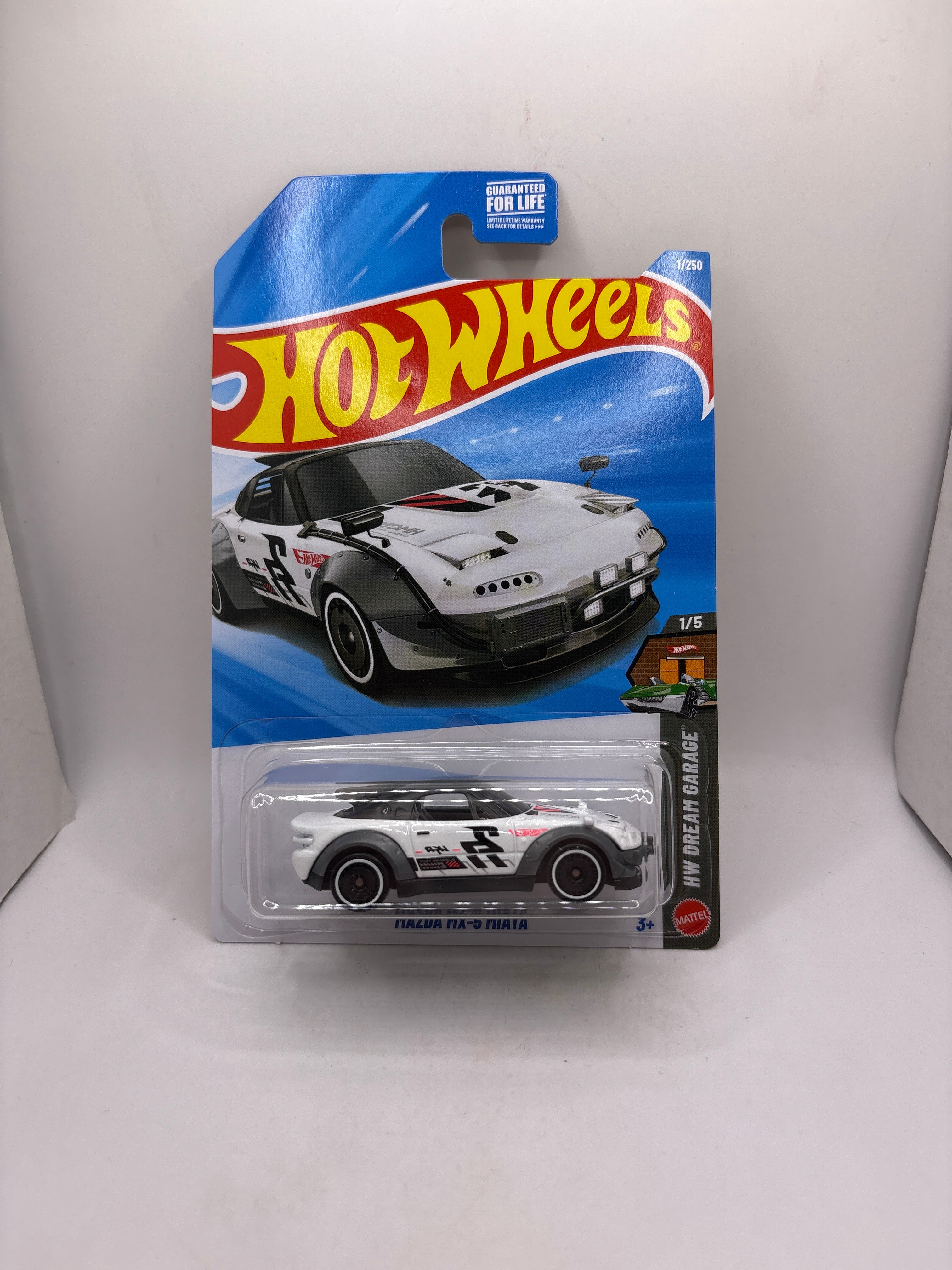 Hot Wheels Mazda MX-5 Miata Diecast white