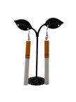 Pendientes de cigarrillo encendido