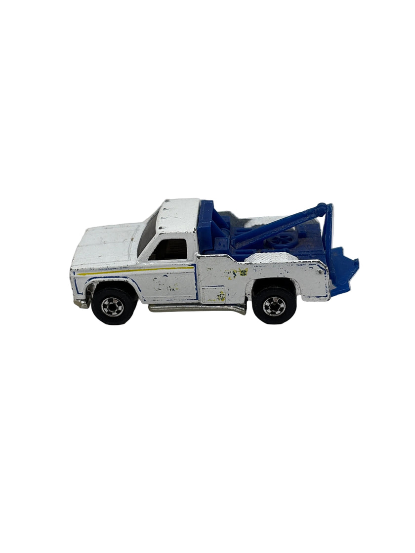 Hot Wheels Larry’s 24HR Towing Diecast white