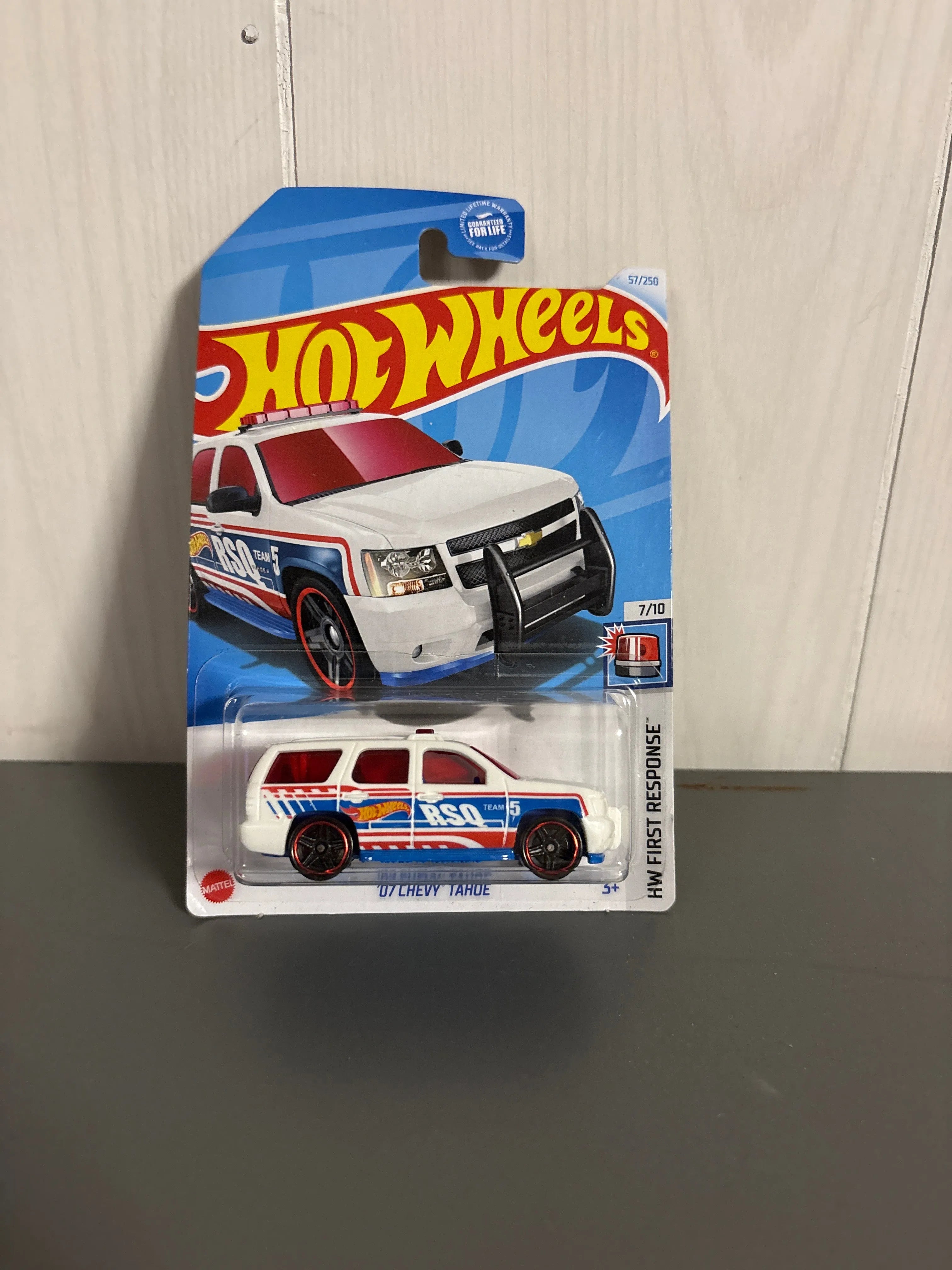 Hot Wheels 07 Chevy Tahoe Diecast