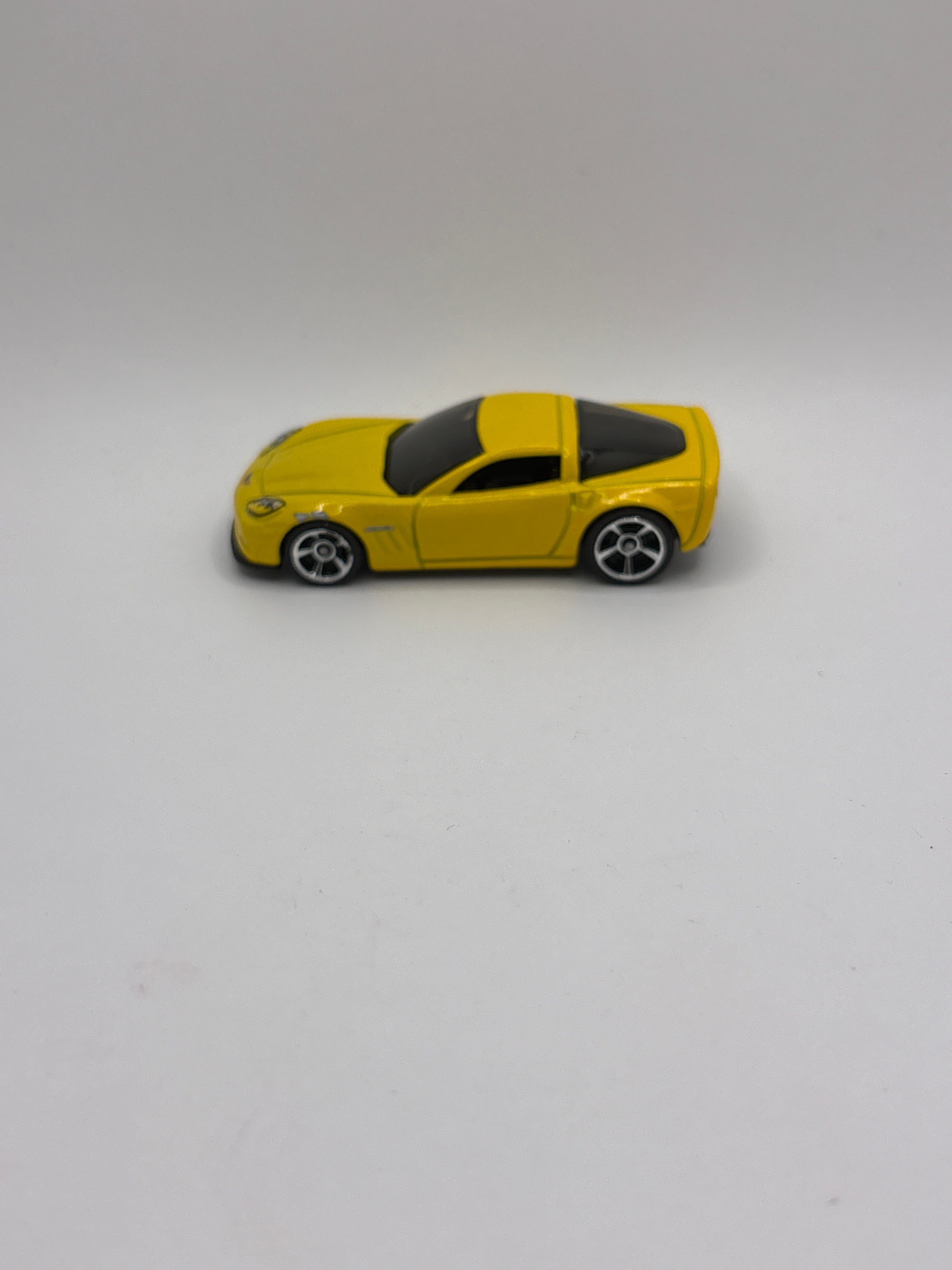 Hot Wheels 11 Corvette Grand Sport Diecast