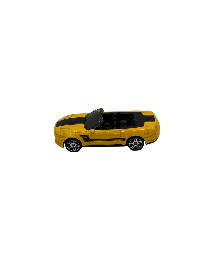 Hot Wheels 2015 Ford Mustang GT Convertible Diecast