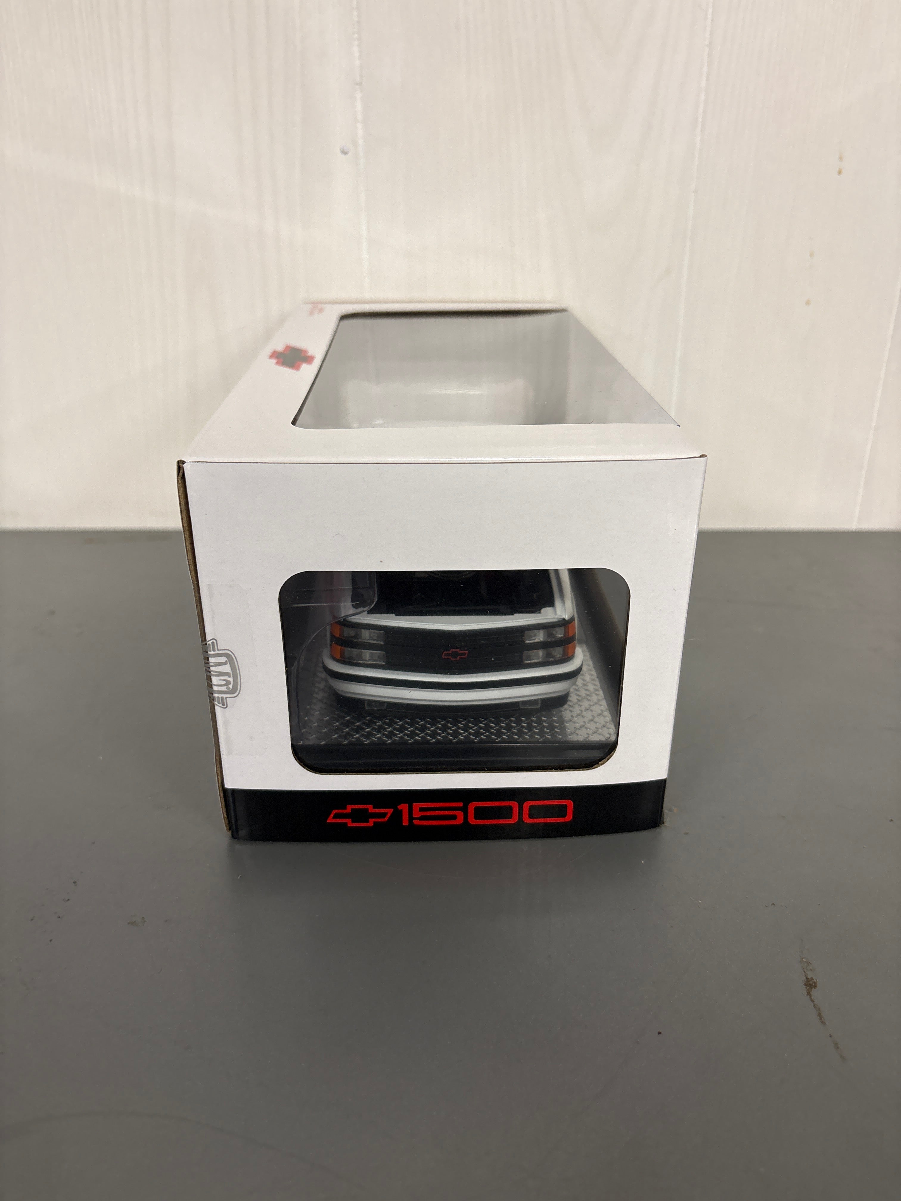 M2 1993 Chevrolet C1500 SS 454 Diecast