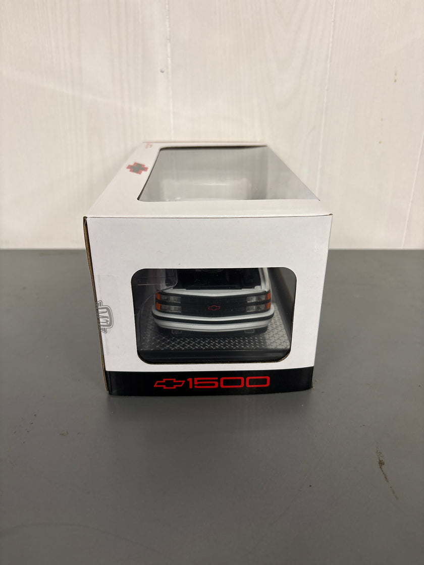 M2 1993 Chevrolet C1500 SS 454 Diecast