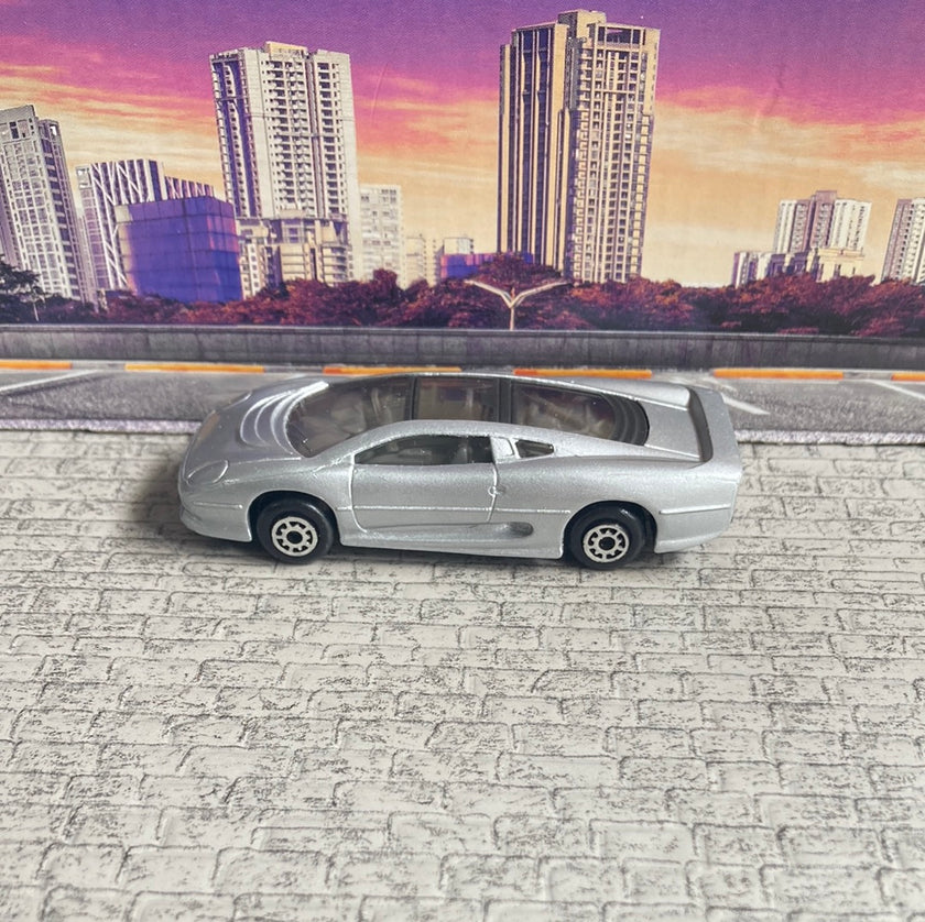 Maisto Jaguar XJ220 Diecast