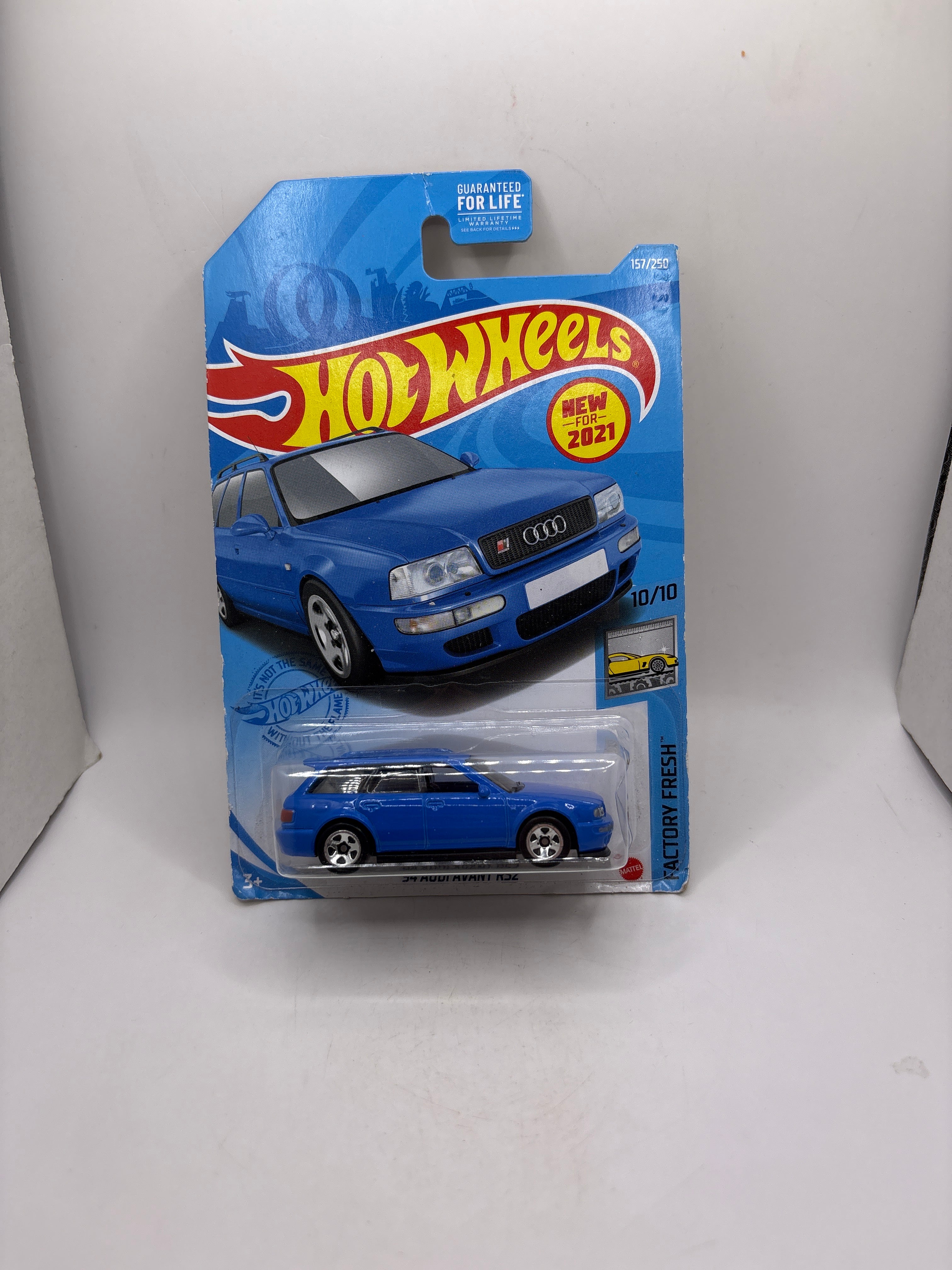 Hot Wheels 94 Audi Avant RS2 Diecast