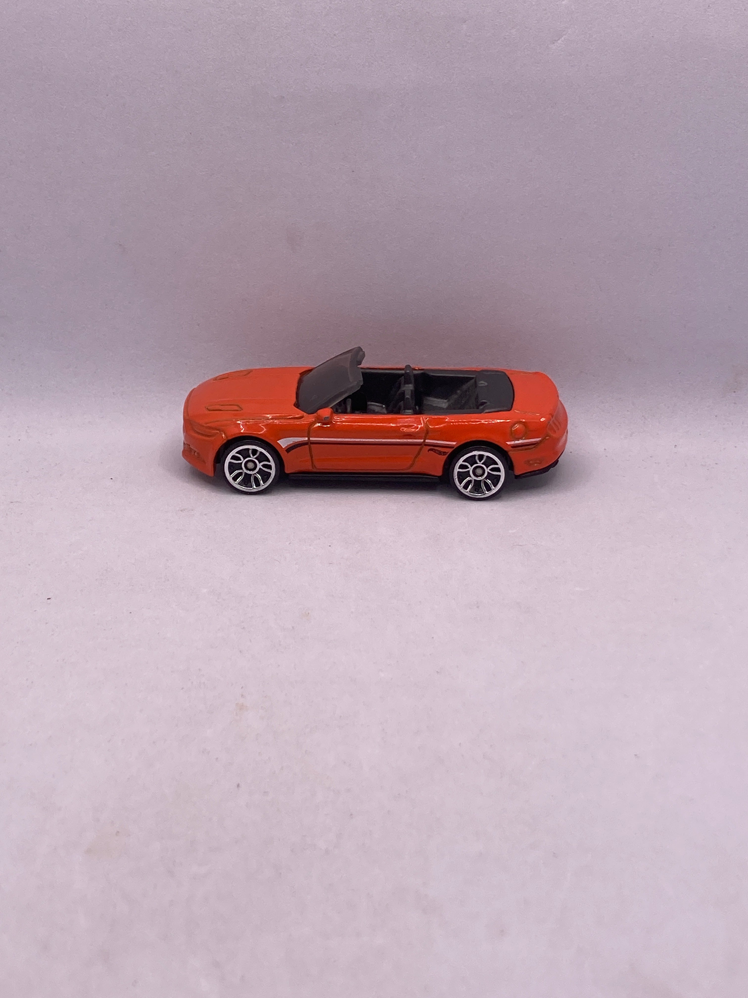 Hot Wheels 2015 Ford Mustang GT Convertible Diecast