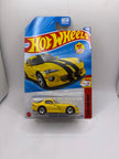 Hot Wheels 96 Dodge Viper GTS Diecast yellow