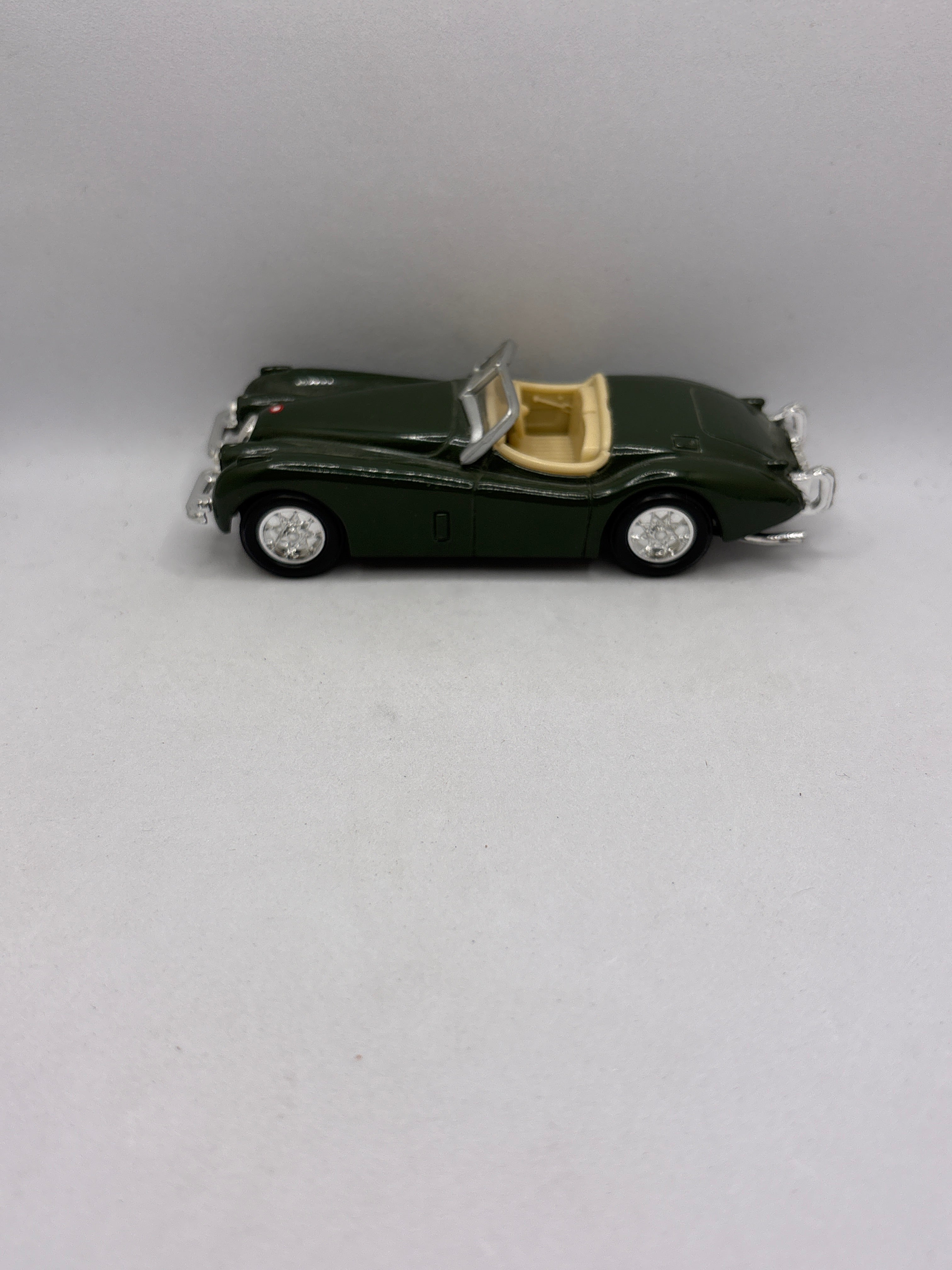 Ertl 1948 Jaguar XK 120 Roadster Diecast