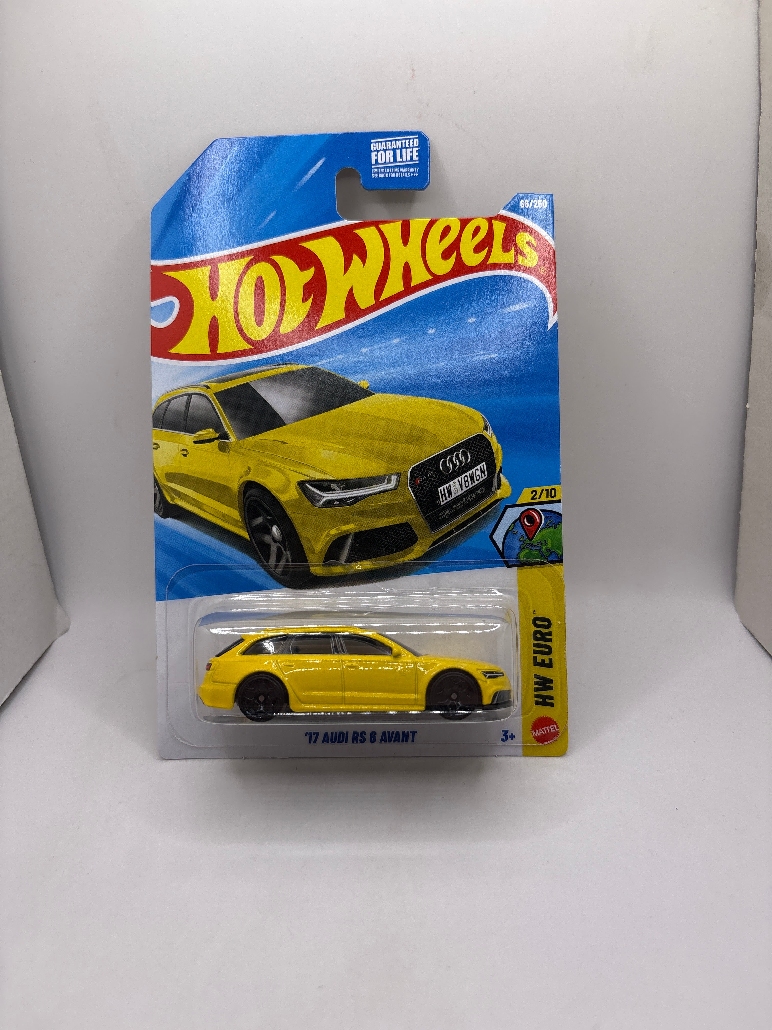 Hot Wheels 17 Audi RS 6 Avant Diecast yellow
