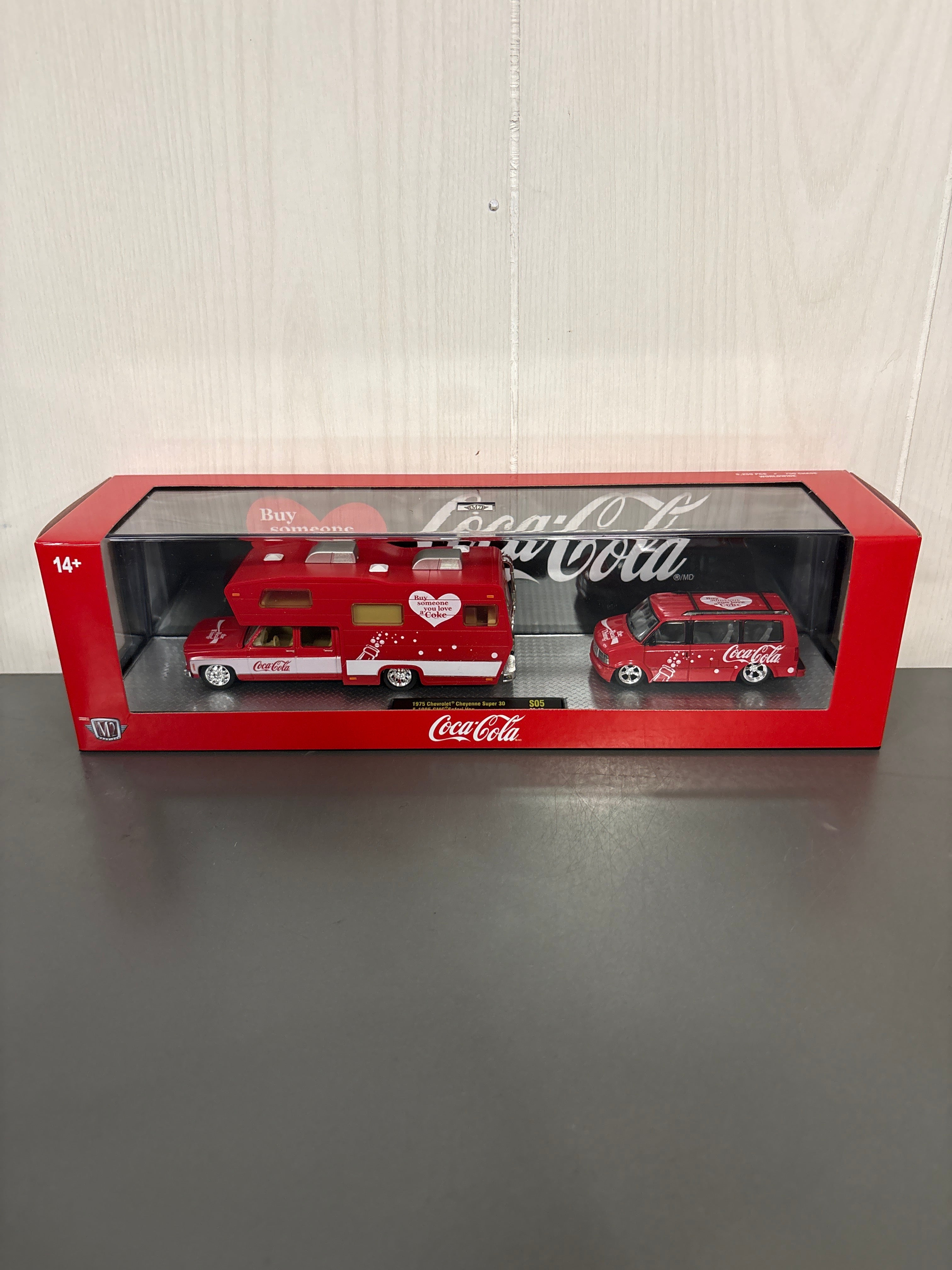 M2 1975 Chevrolet Cheyenne Super 30 & 1995 GMC Safari Van Diecast red