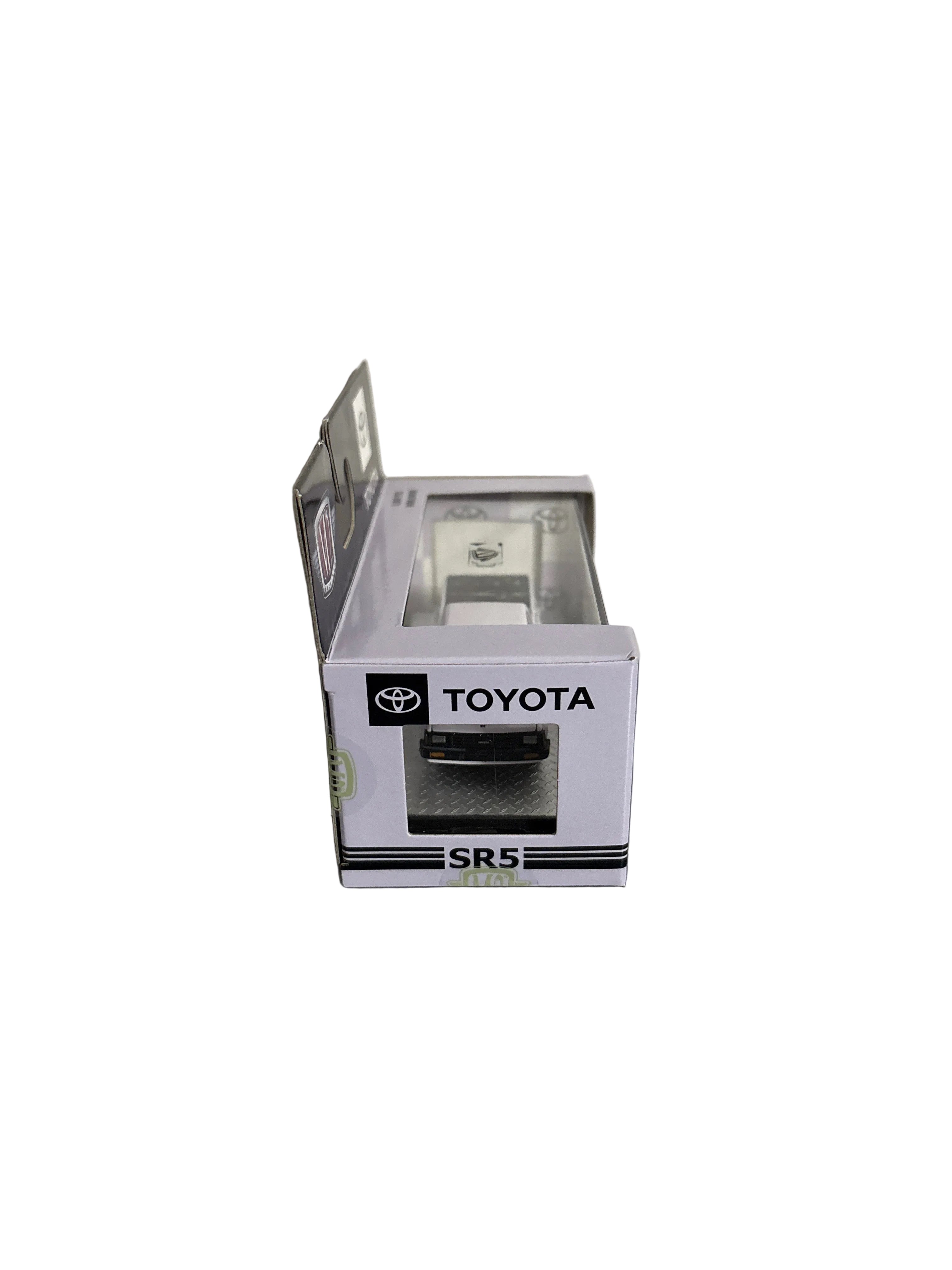 M2 1985 Toyota Truck Diecast