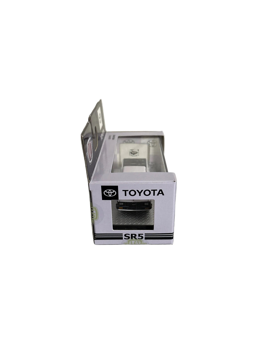M2 1985 Toyota Truck Diecast white